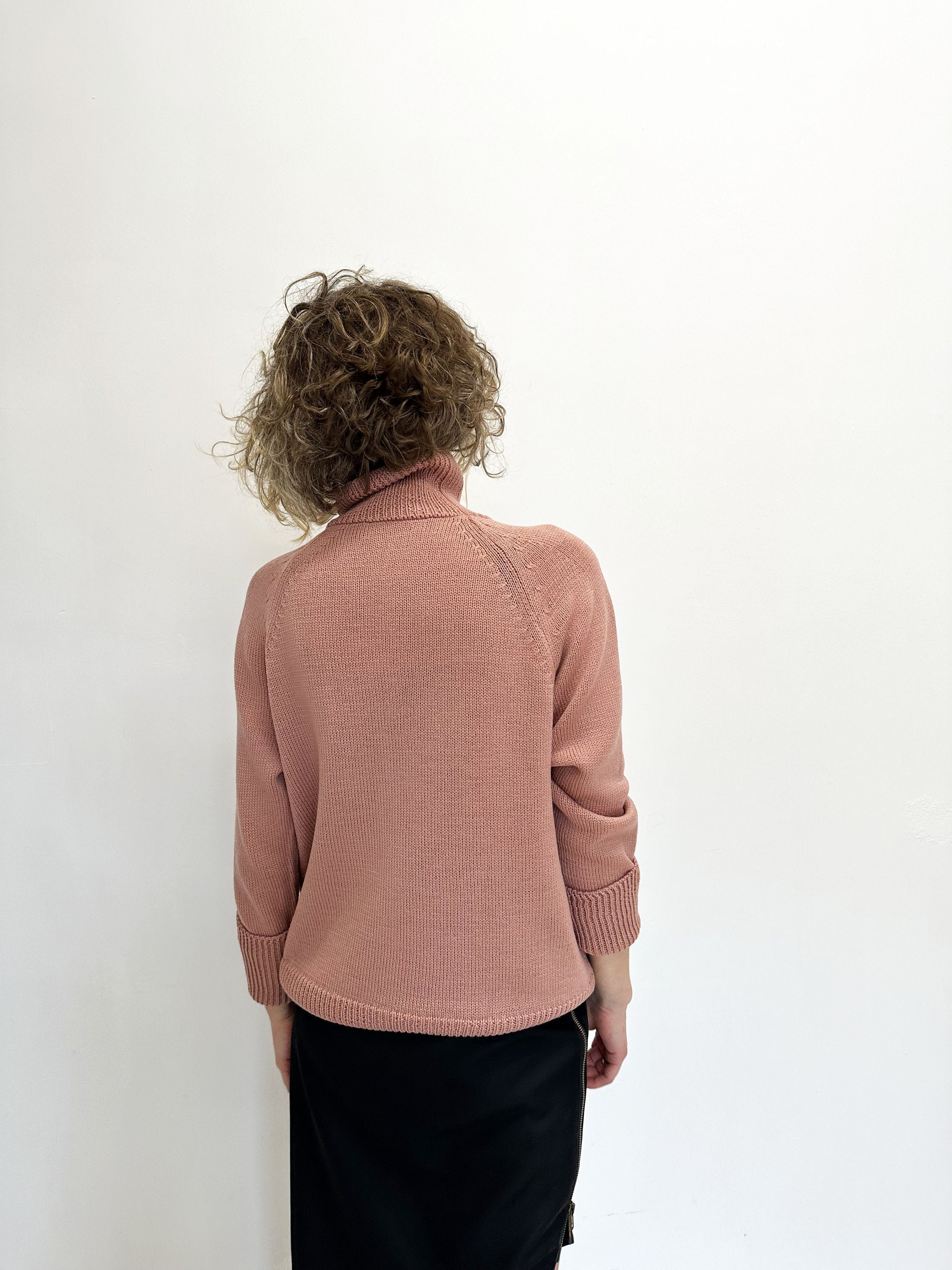 Oversized Merino Turtleneck — Dusty Pink Raglan - texture and material detail
