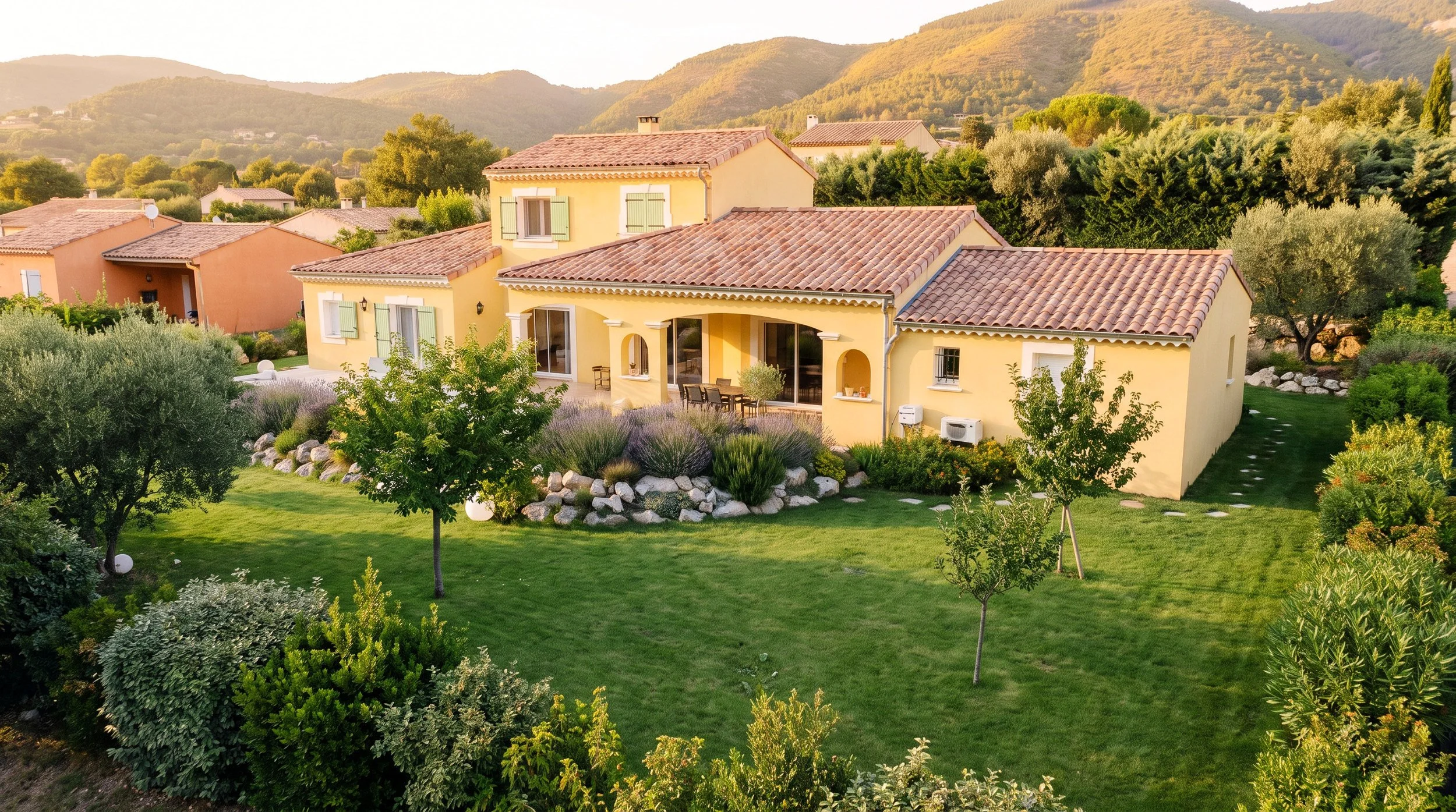 realisation-jardin-villa-jaune-drone.jpg