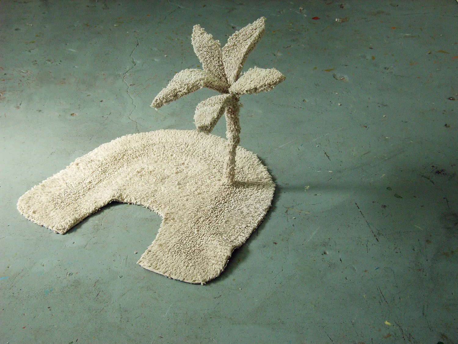  Paradise Island  
50 x 37 x 50cm 
Pedestal mat and steel 
2008