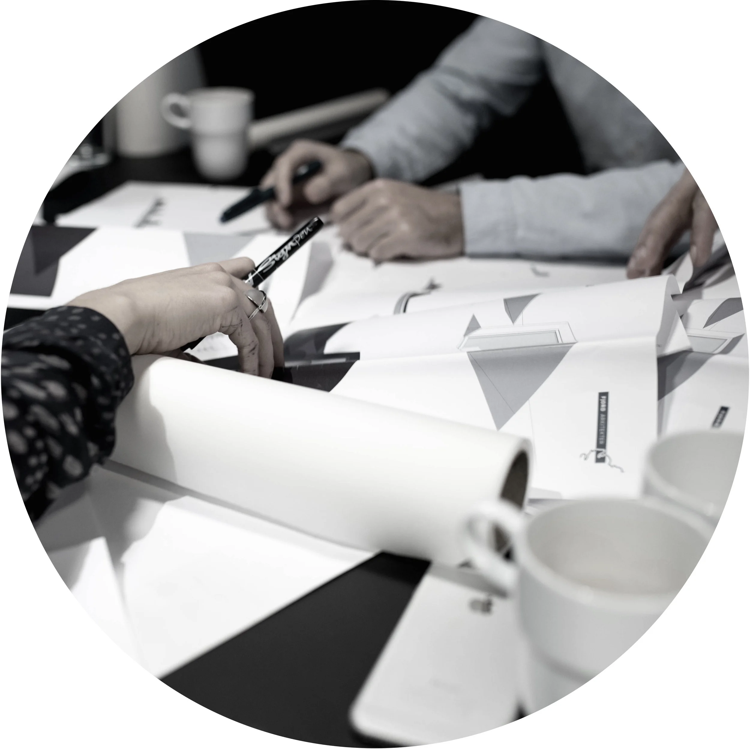 FOKUS PÅ KUNDENS ØNSKER OG ØKONOMIFornøyde kunder er våre beste selgere, og deres ønskeliste er vårt viktigste styringsdokument. Vi har kunnskap om byggekostnader, og vi har alltid fokus på å få til så mye som mulig innenfor budsjettets rammer.