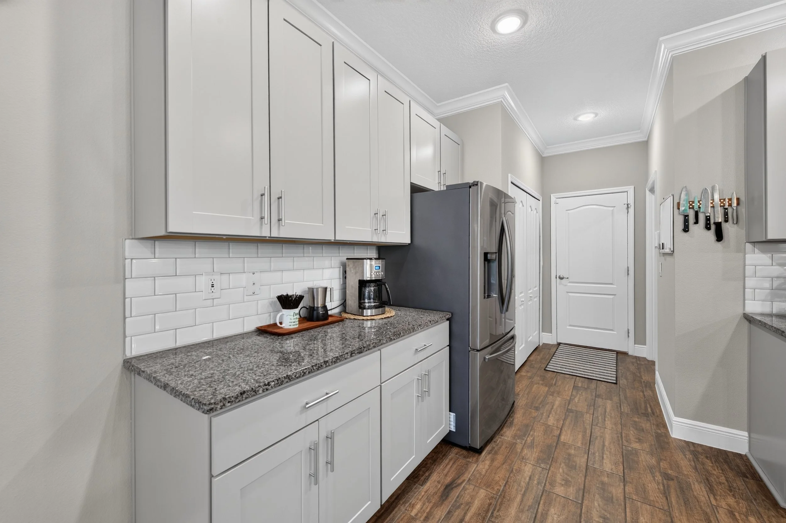 Samsung appliances and granite countertops 