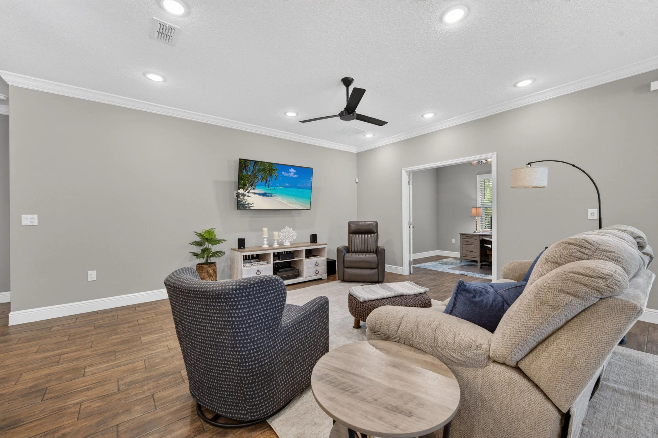Spacious, light, and bright living room 