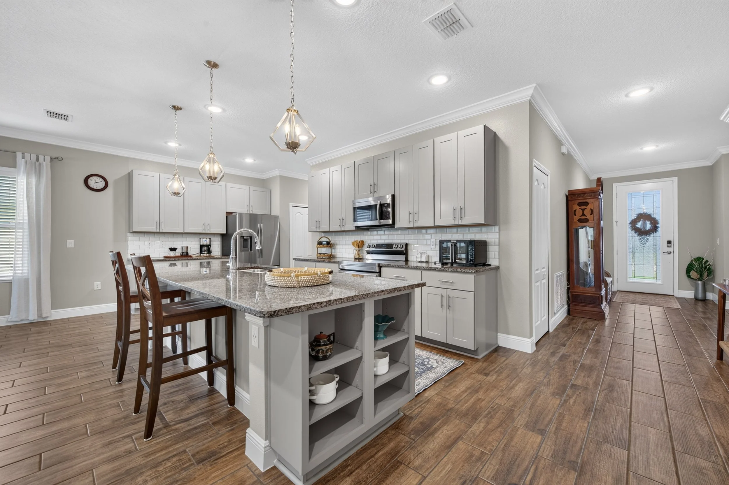 Beautiful contemporary open kitchen 