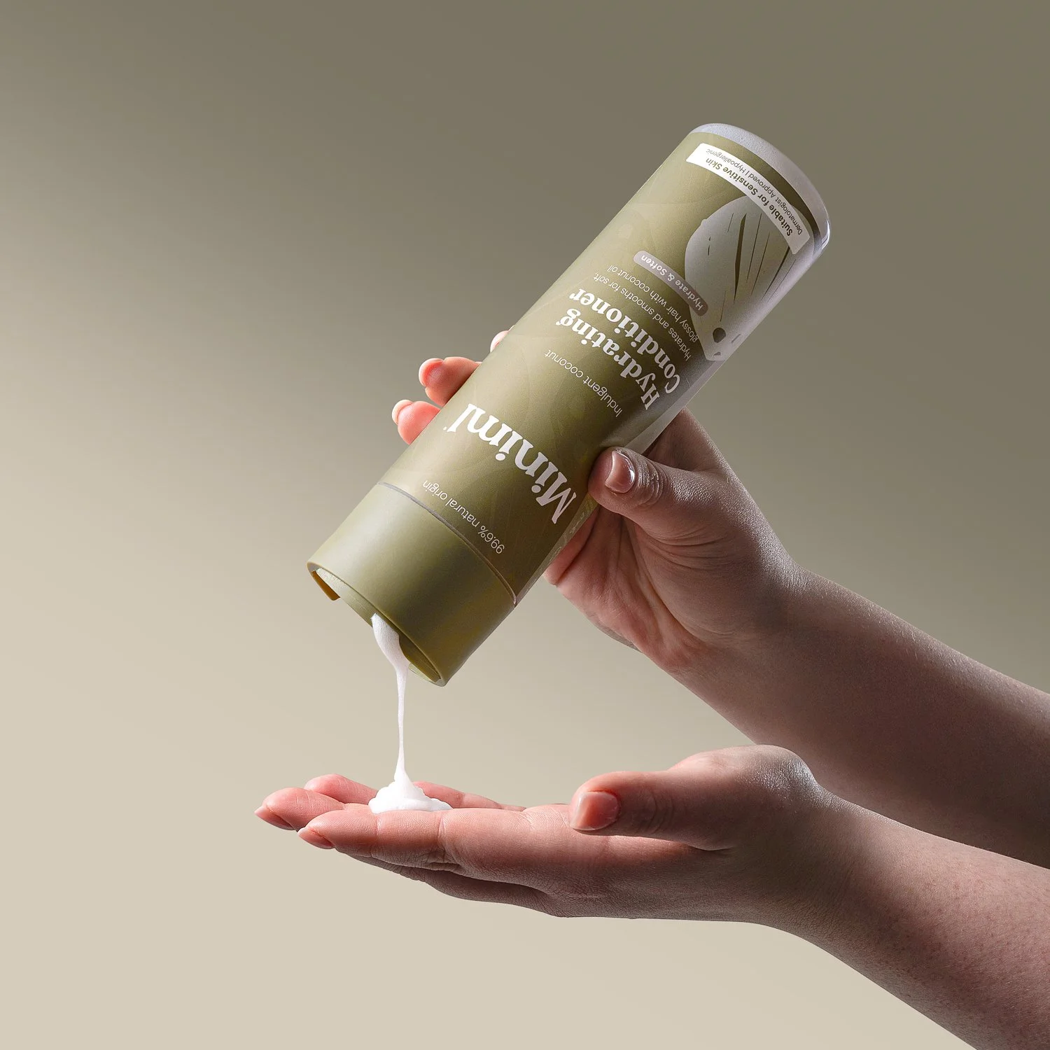 Miniml_Conditioner_Coconut_01_Social_1x1.jpg