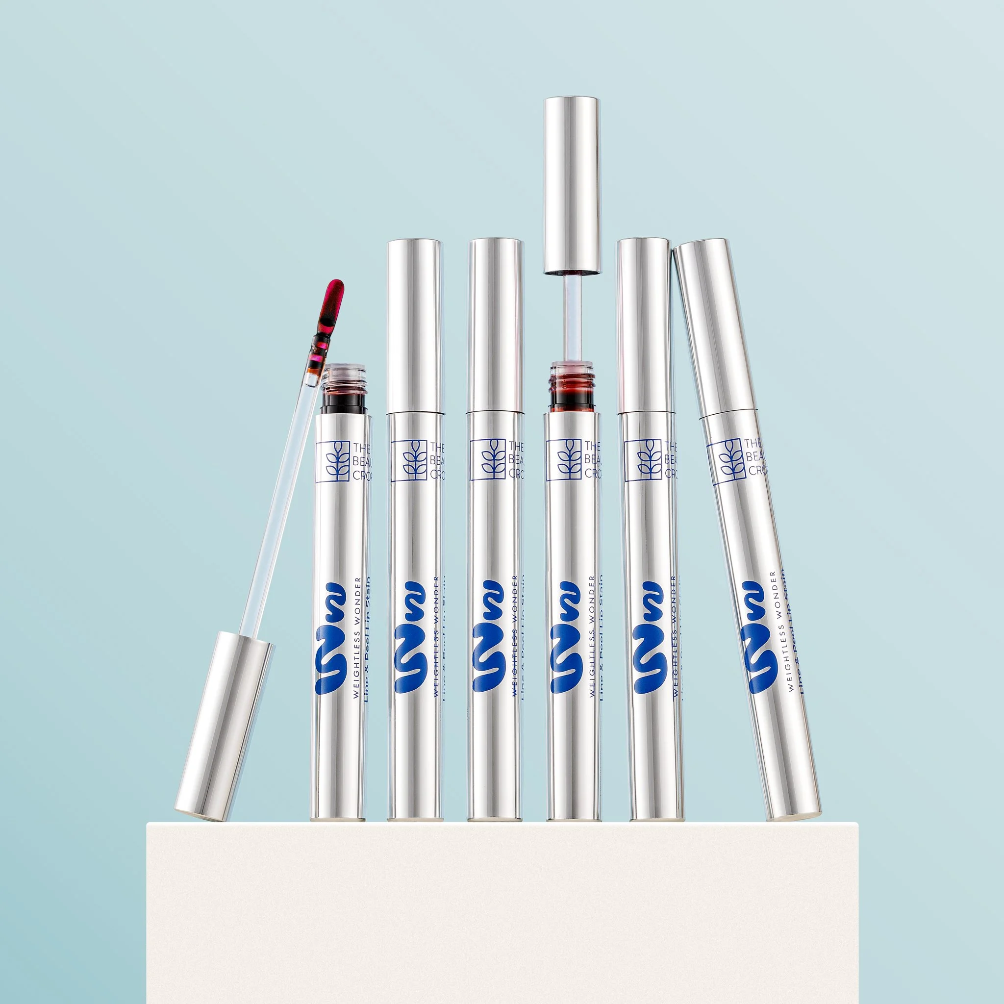 TBC_WeightlessWonder_LipLinerPeel_04_Social_1x1.jpg