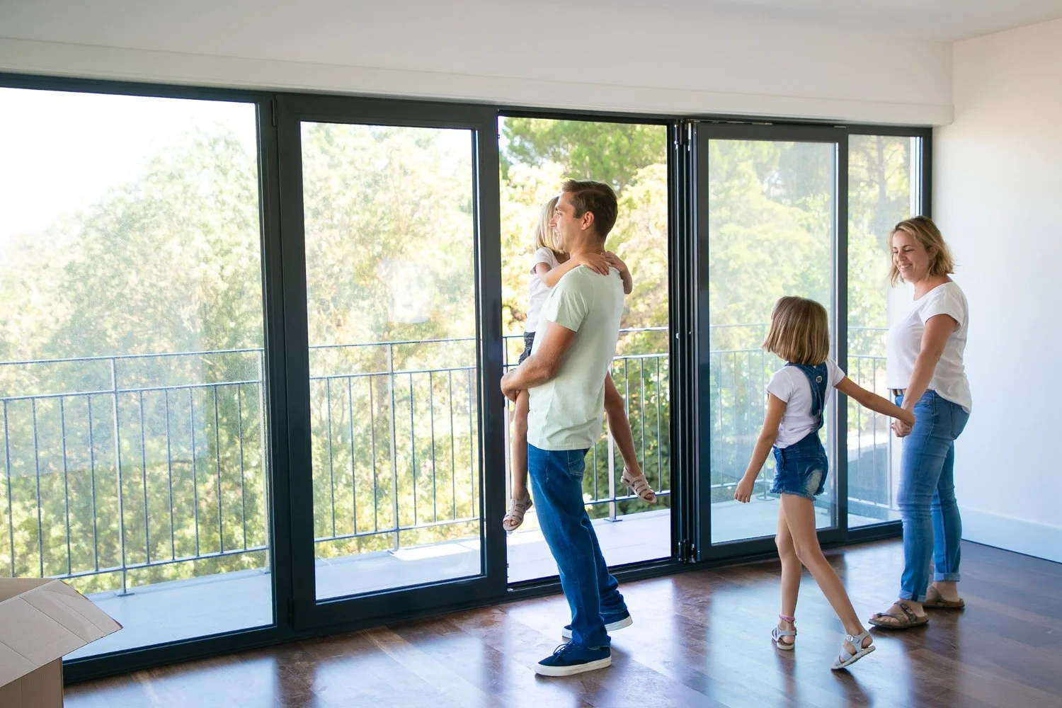 Indoor-Outdoor Flow for Tasmanian Summer Entertaining: Doors, Screens, Shade