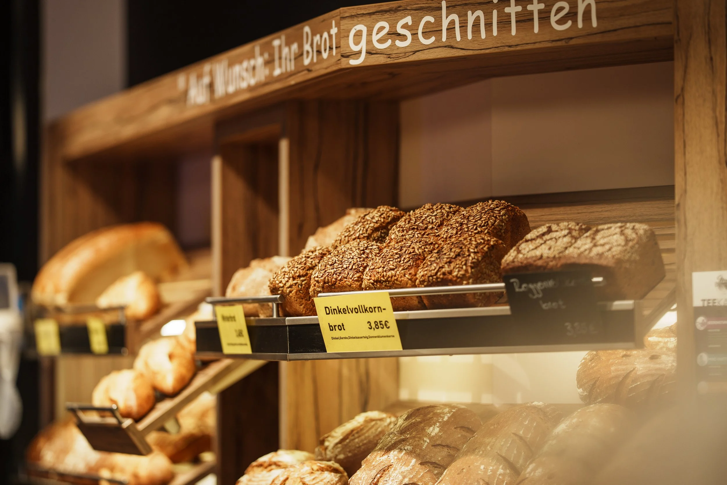 TÄGLICH FRISCH GEBACKEN