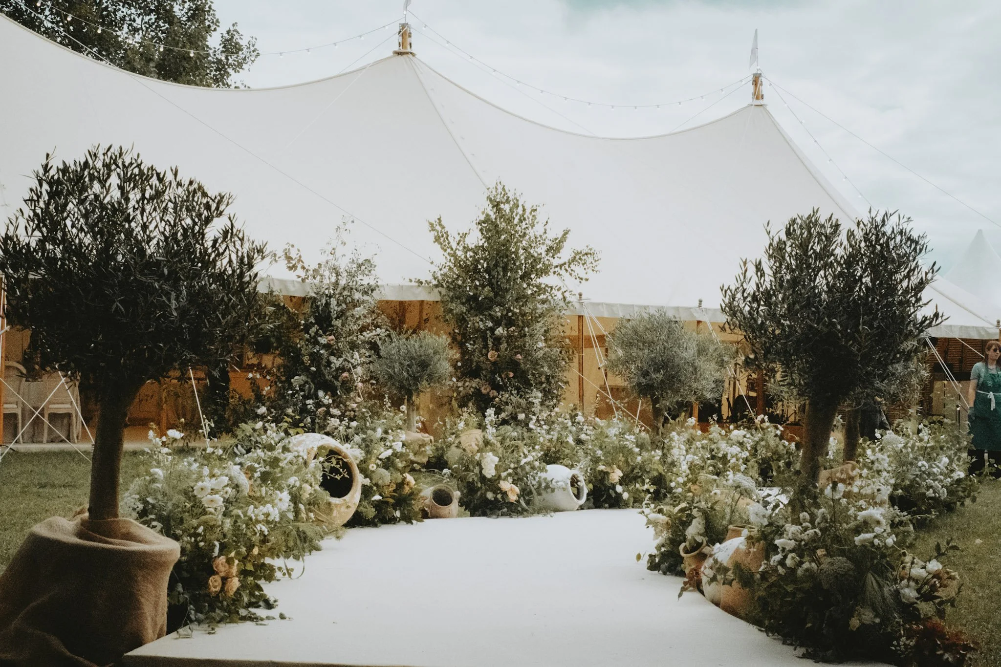  Wild & Refined Luxury Wedding  Flowers 
 Award winning floral design studio 