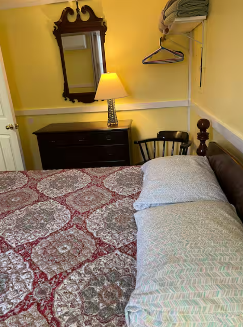 Loft bedroom with twin beds in family friendly chalet near Acadia