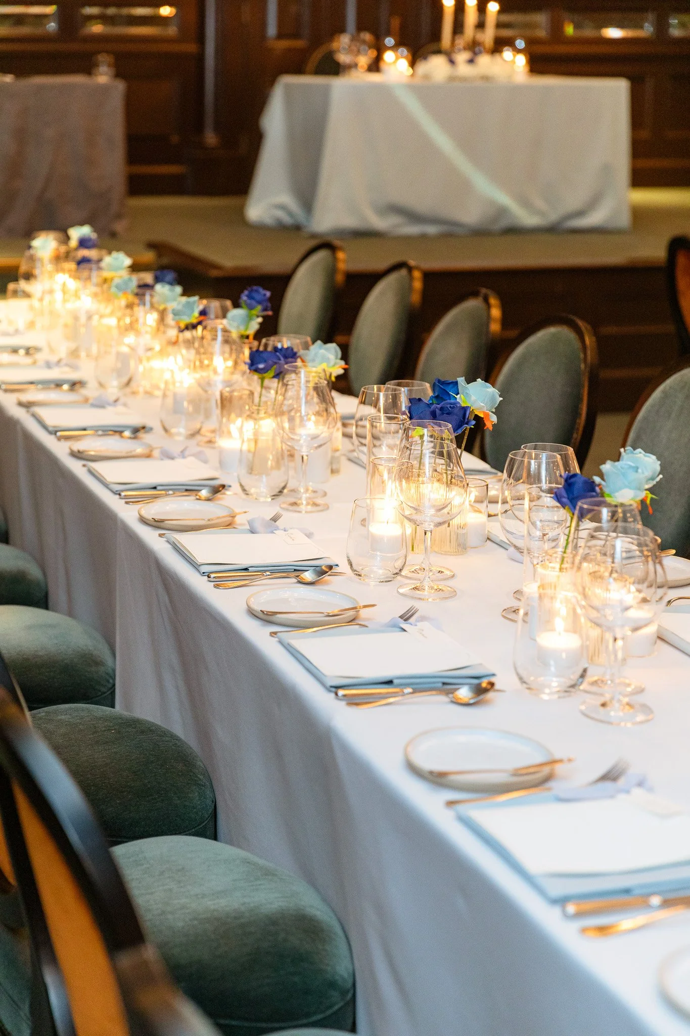 Table setting with navy and light blue flowers and candles