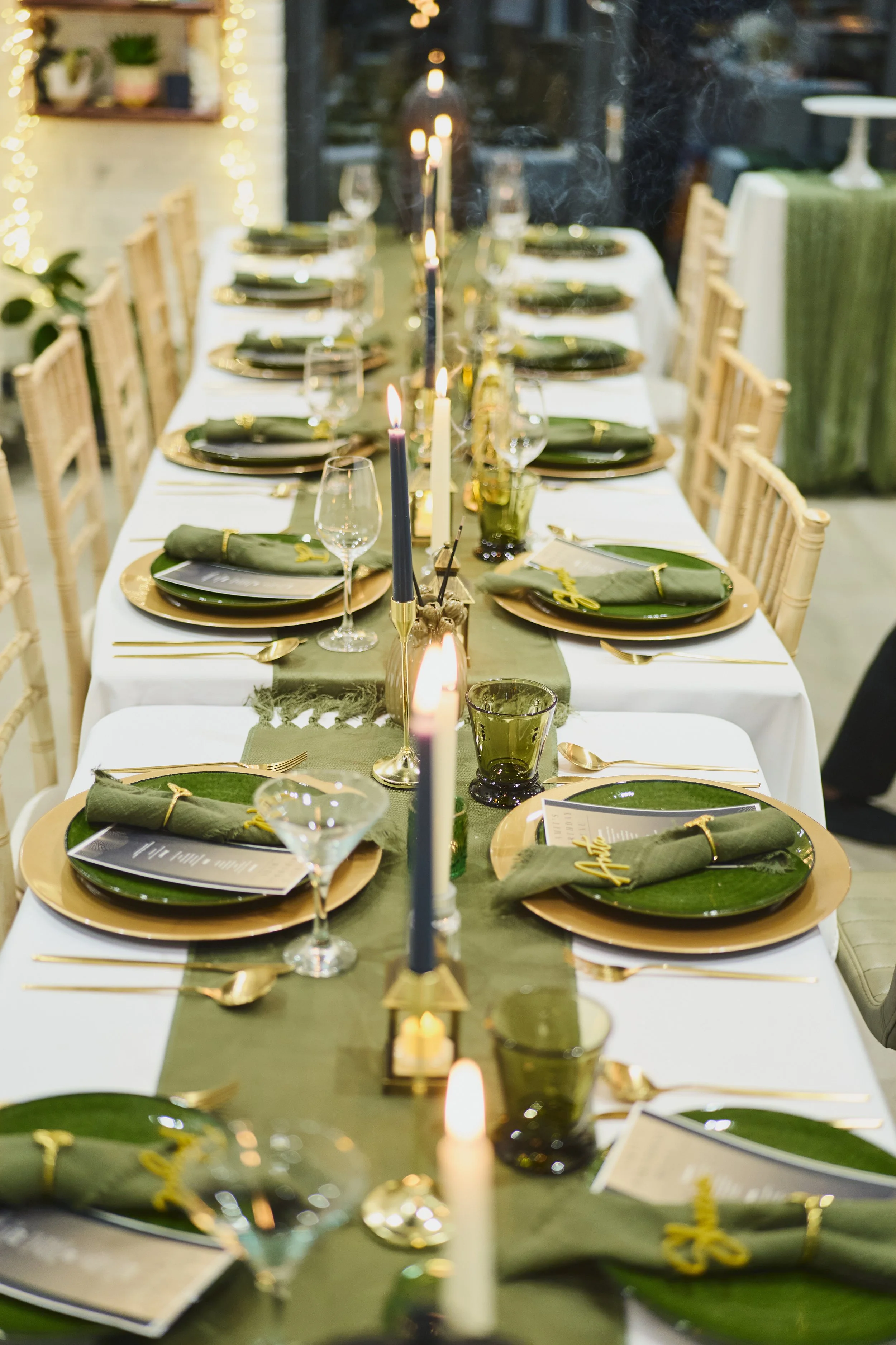 green and gold tablescaping with candles