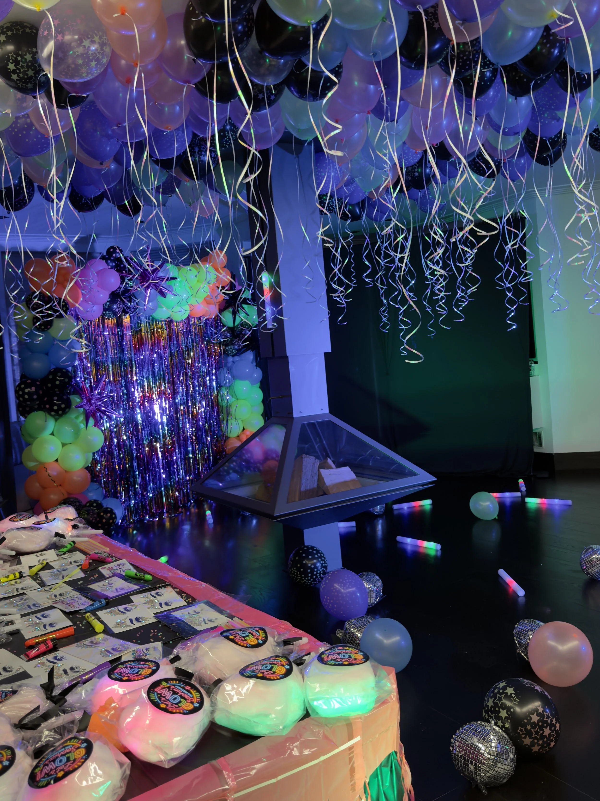 balloons and glow in the dark table