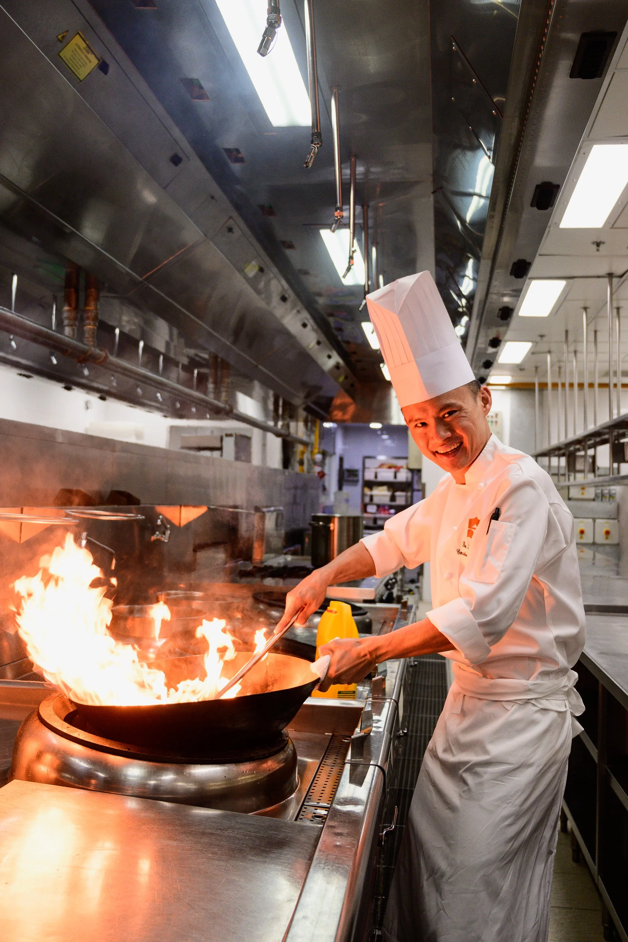 Shang Palace – Shangri-La Colombo_Sri Lanka_Chef-Wok-Flame__SDS3751_07.jpg
