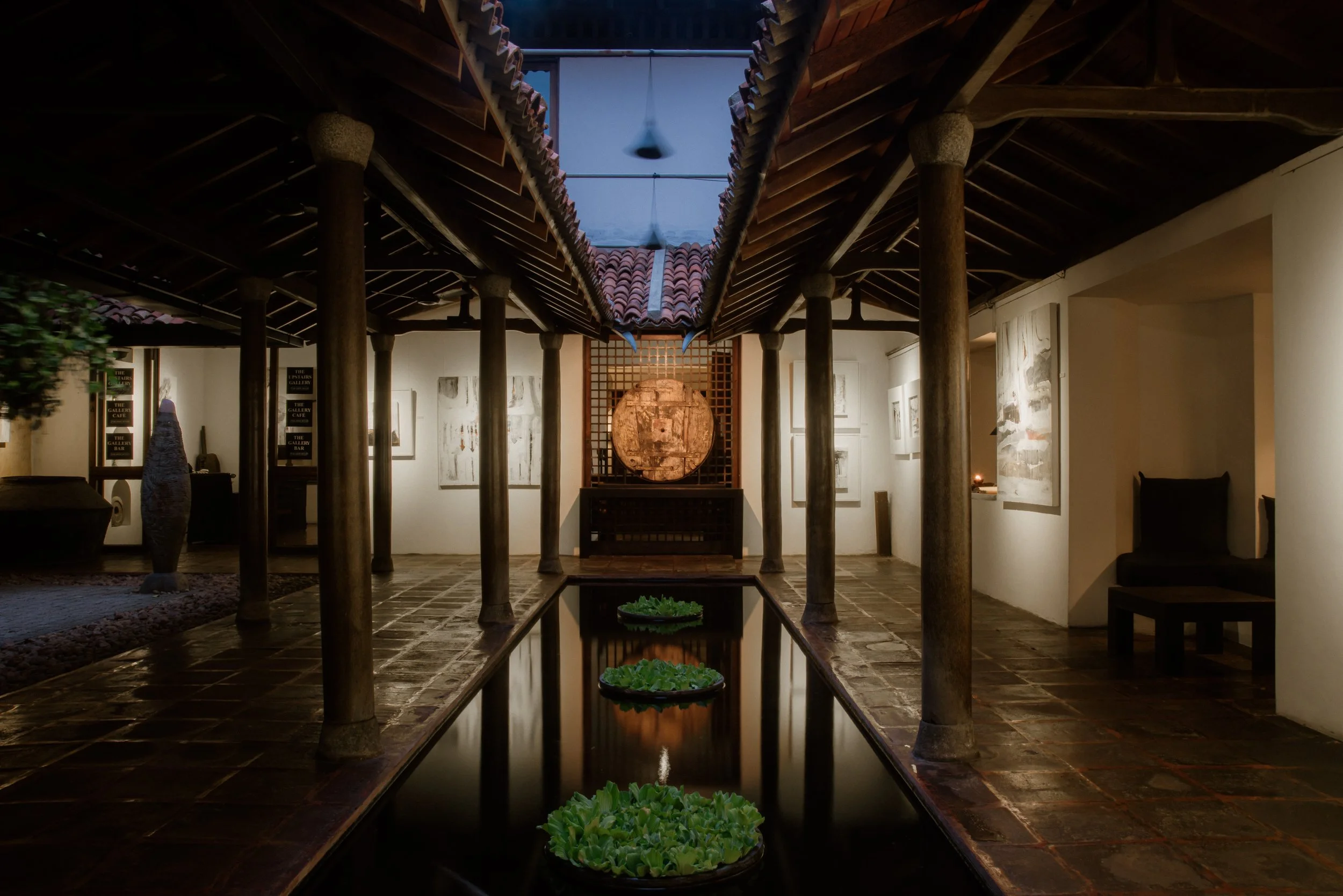 GalleryCafe_ParadiseRoad_Colombo_Shanth Fernando_Sri Lanka_GalleryPondWalkway_24.jpg