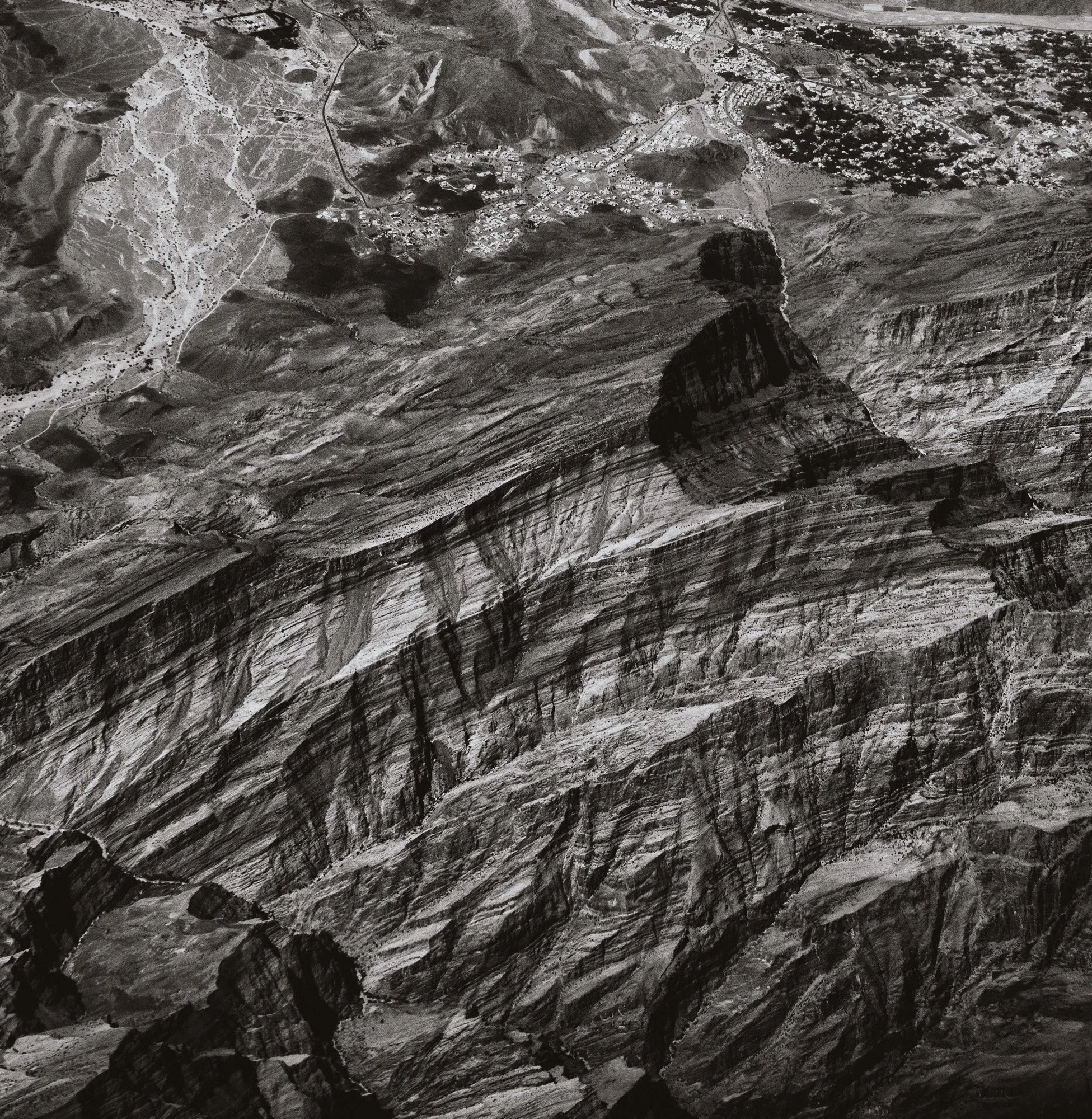 fault line_Unknown Earth_2017_Photographed by Sandun de Silva.jpg