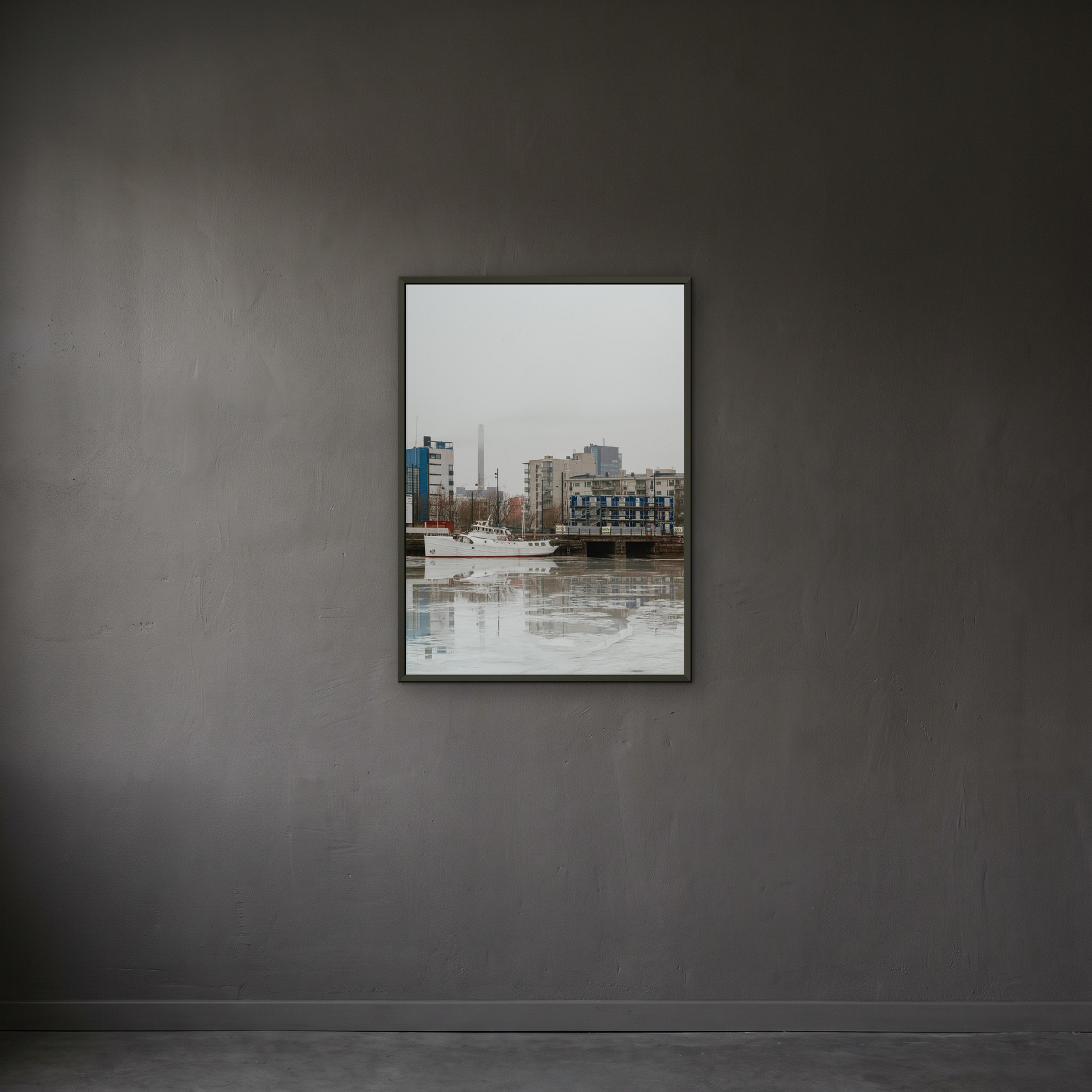 stillhouse_heldinsuspension_50x70_framed.png
