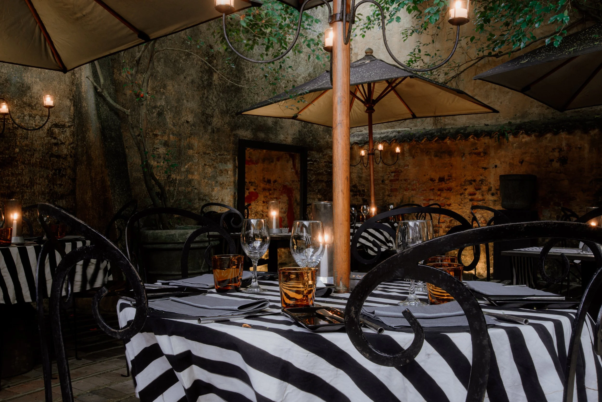 GalleryCafe_ParadiseRoad_Colombo_Shanth Fernando_Sri Lanka_TerraceTables_22.jpg