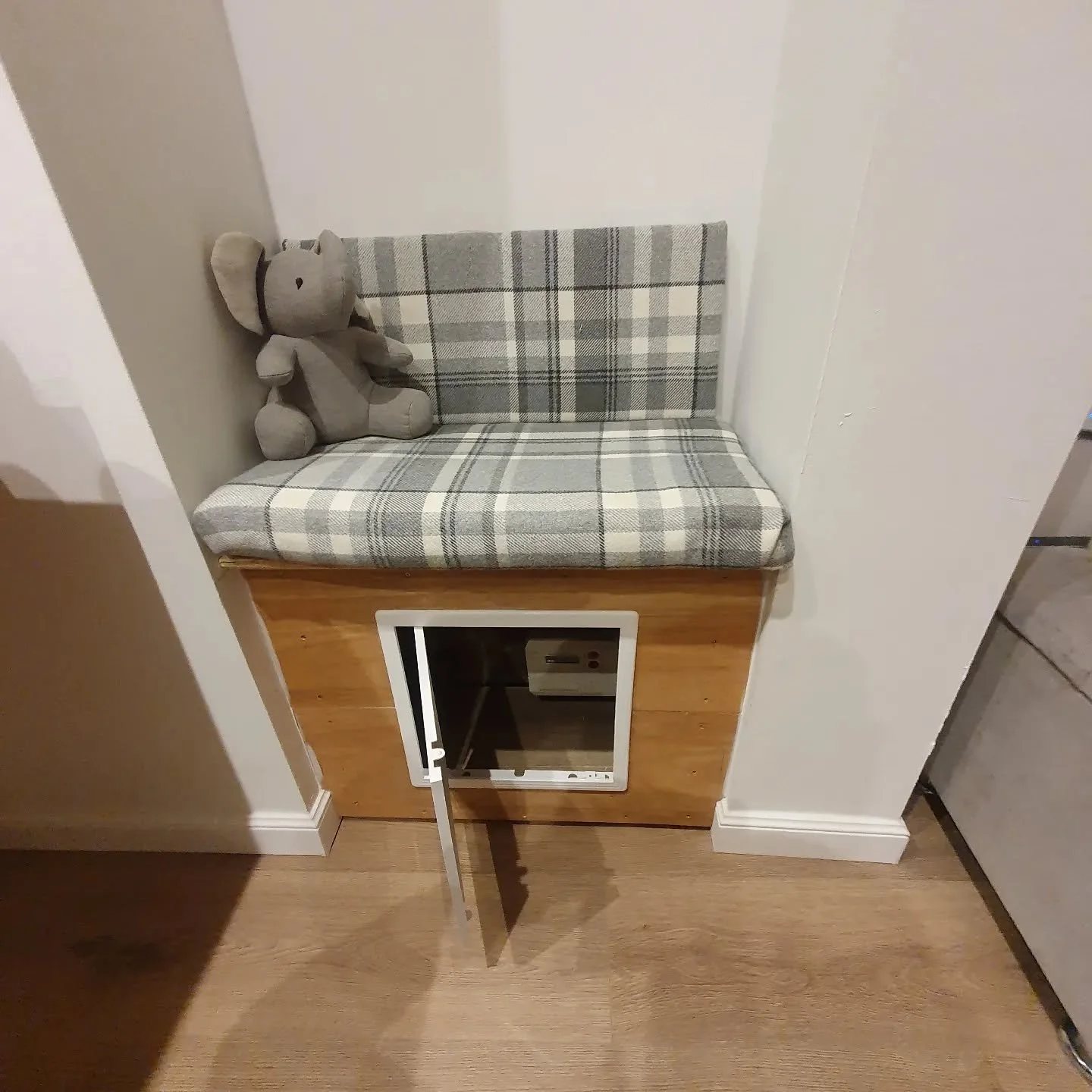 Simple way of boxing in a gas meter