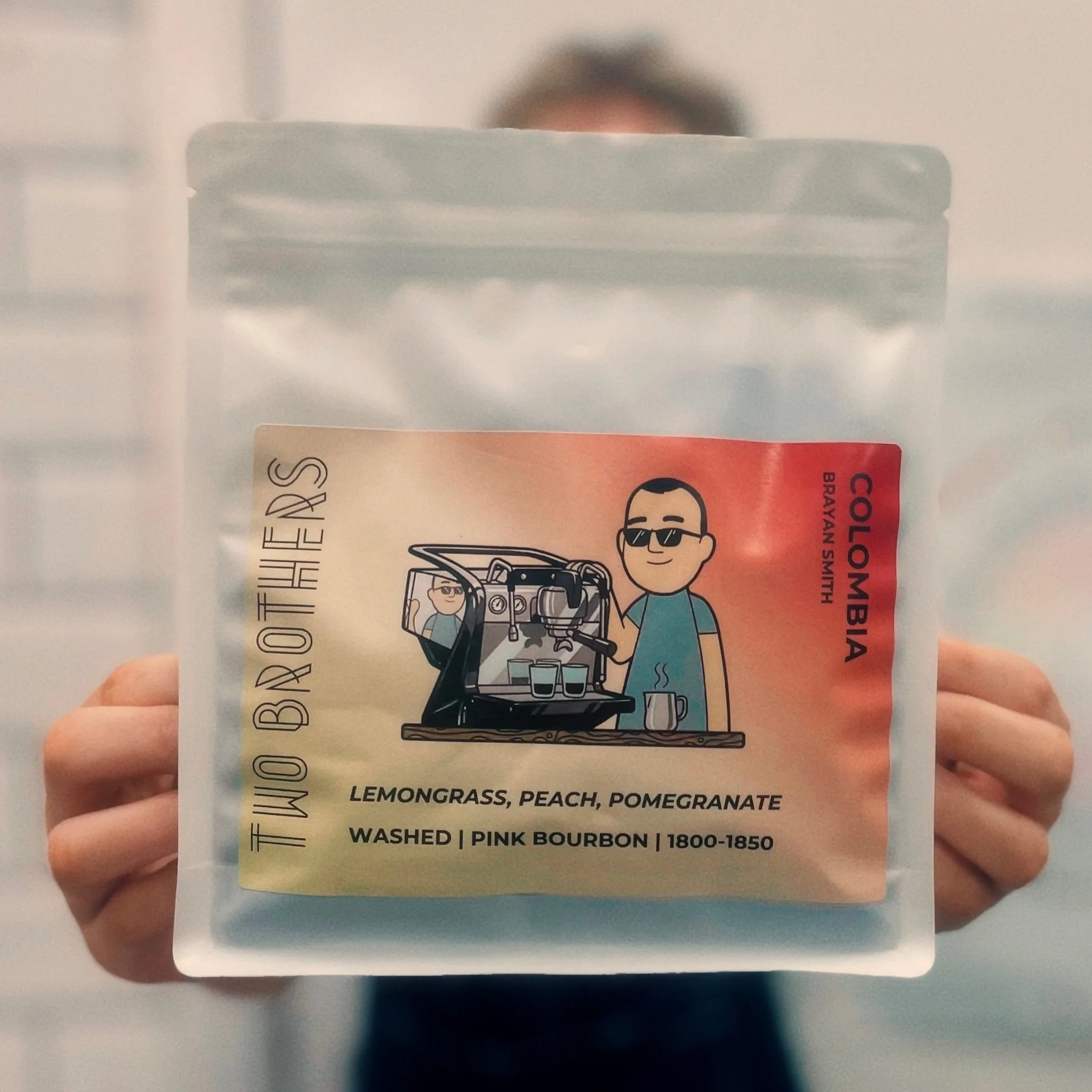 New beans have hit the shelf this week, have you tried them yet?

A washed pink bourbon from producer Bryan Smith, on the Las Brisas farm in Huila, Colombia. 

Tasting notes of Lemongrass, Peach and Pomegranate - outstanding as a filter coffee but re