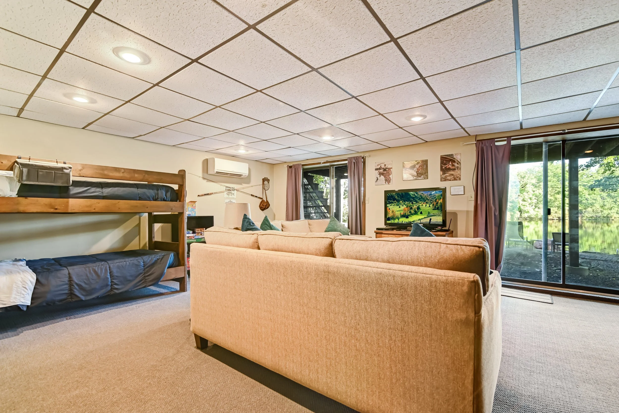 Twin bunks lower level.jpg