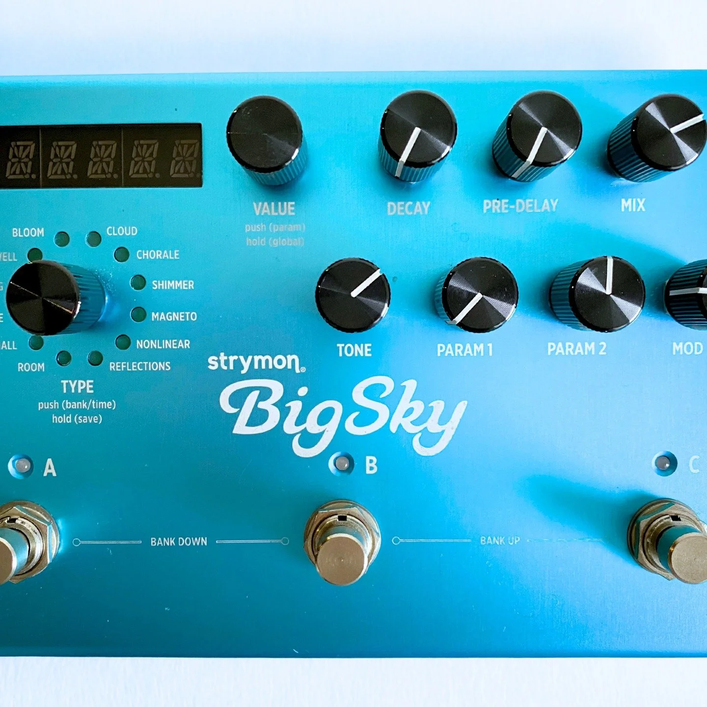 The Strymon BigSky is a flagship, studio-quality reverb pedal trusted by professional musicians and producers worldwide. It delivers expansive, high-resolution reverb with incredible depth, clarity, and musicality.

Featuring 12 unique reverb machine
