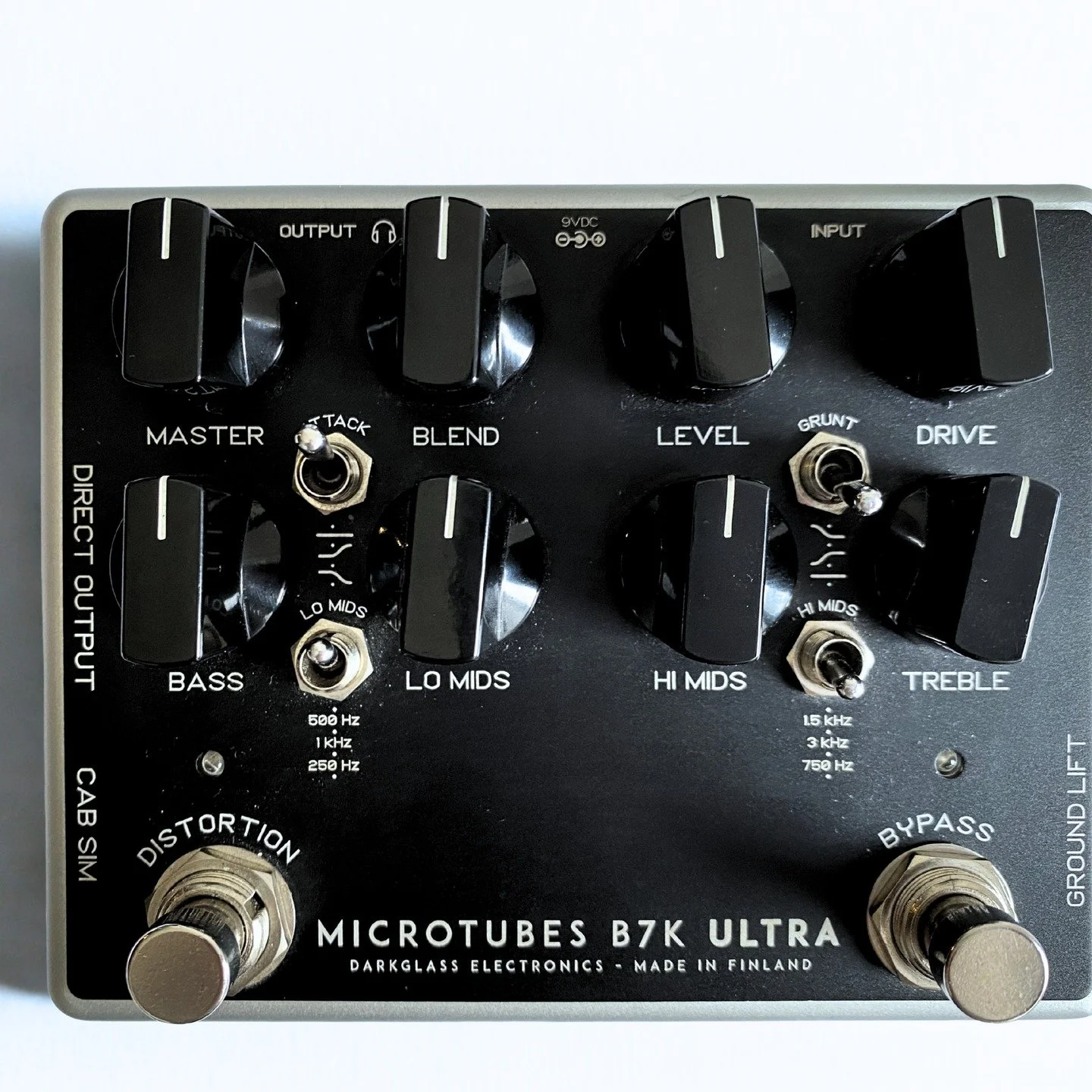 Industry-standard bass preamp and distortion pedal, delivering the unmistakable modern Darkglass tone &mdash; tight low end, aggressive grit, and incredible clarity.

The B7K Ultra V2 AUX is the upgraded flagship version, featuring cab simulation, he