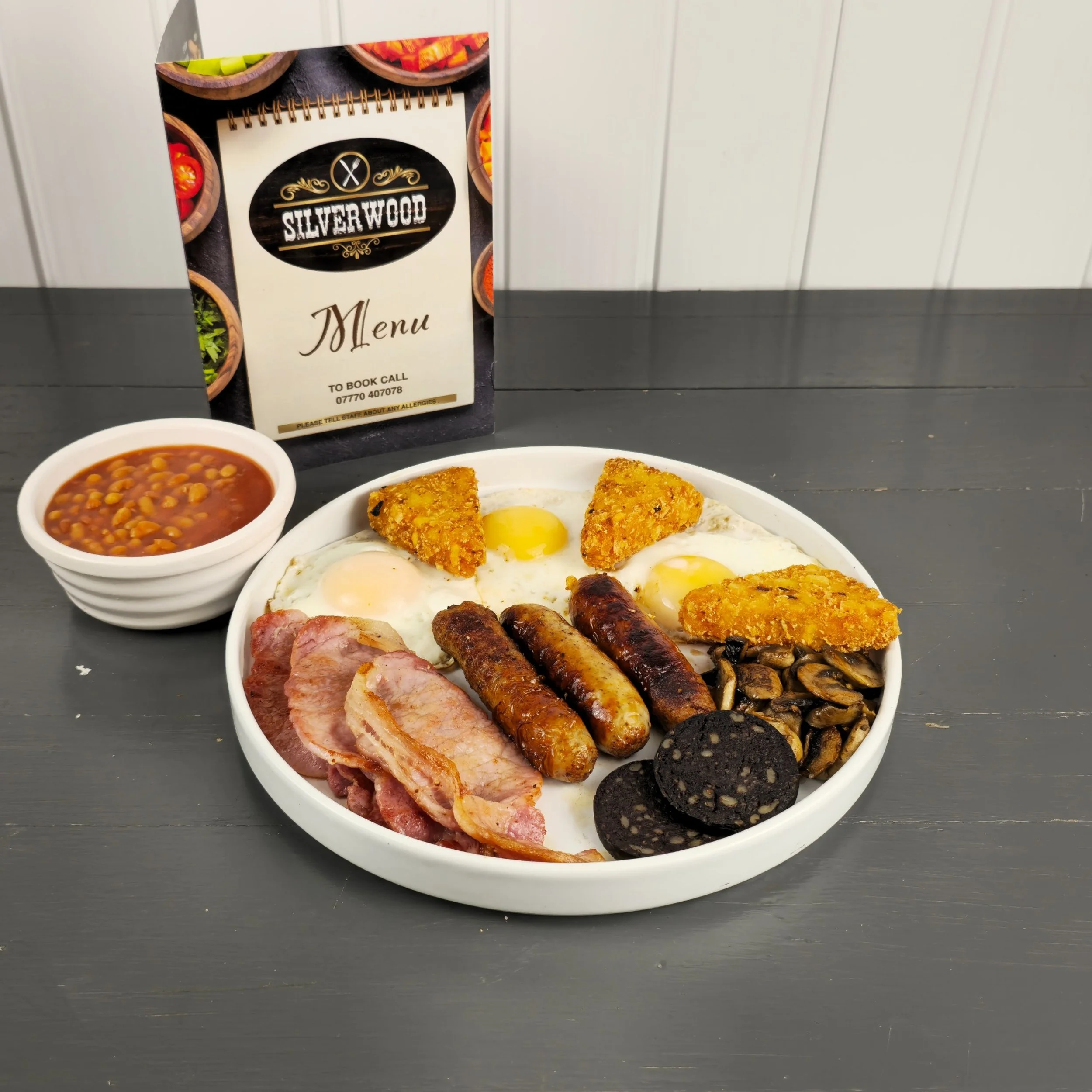 A generous Full English breakfast featuring sausages, bacon, eggs, black pudding, mushrooms, hash browns and baked beans. This image emphasises Silverwood Café’s commitment to offering filling, high-quality breakfast classics that appeal to locals an