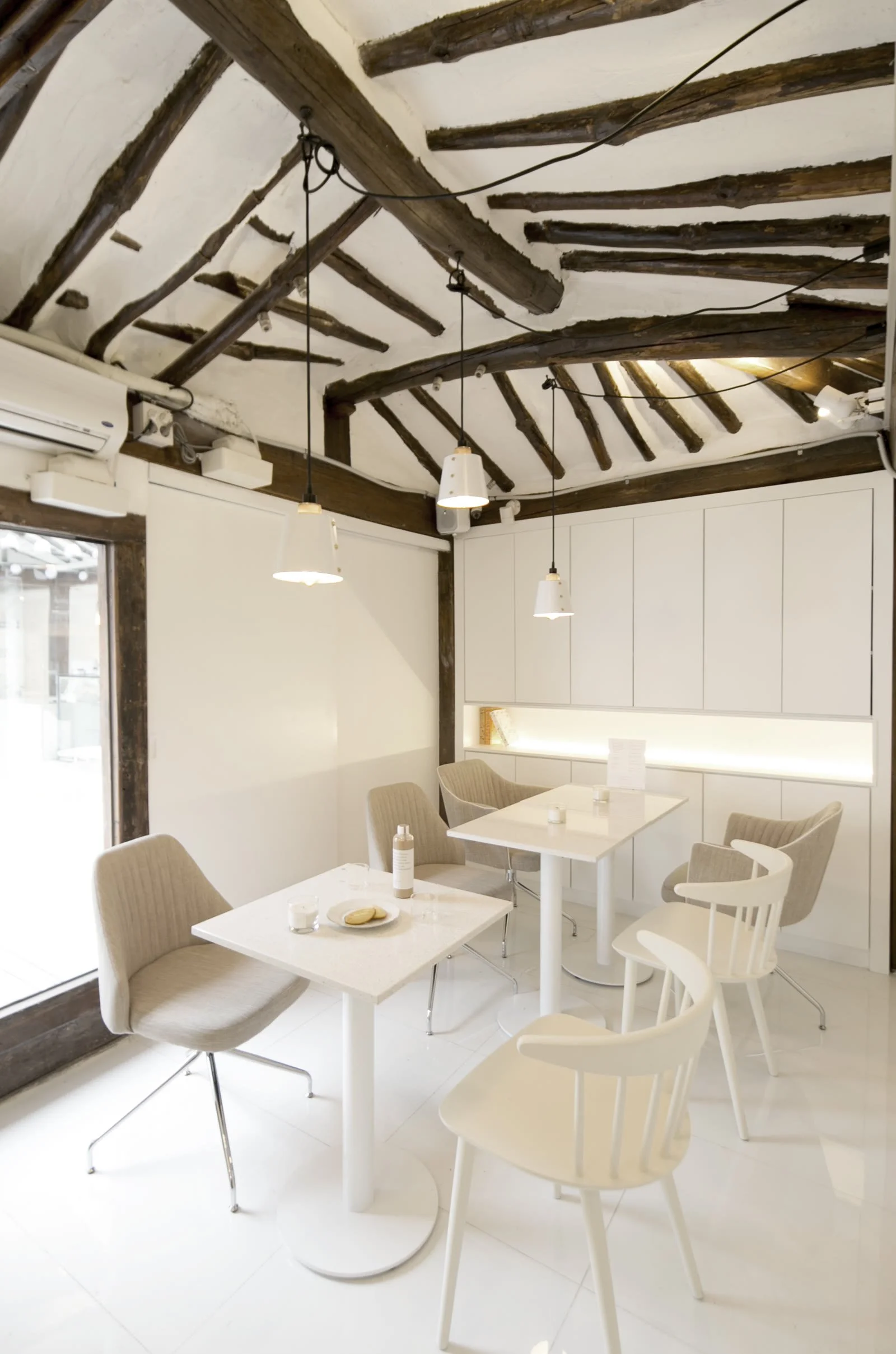 Tea room with white tables