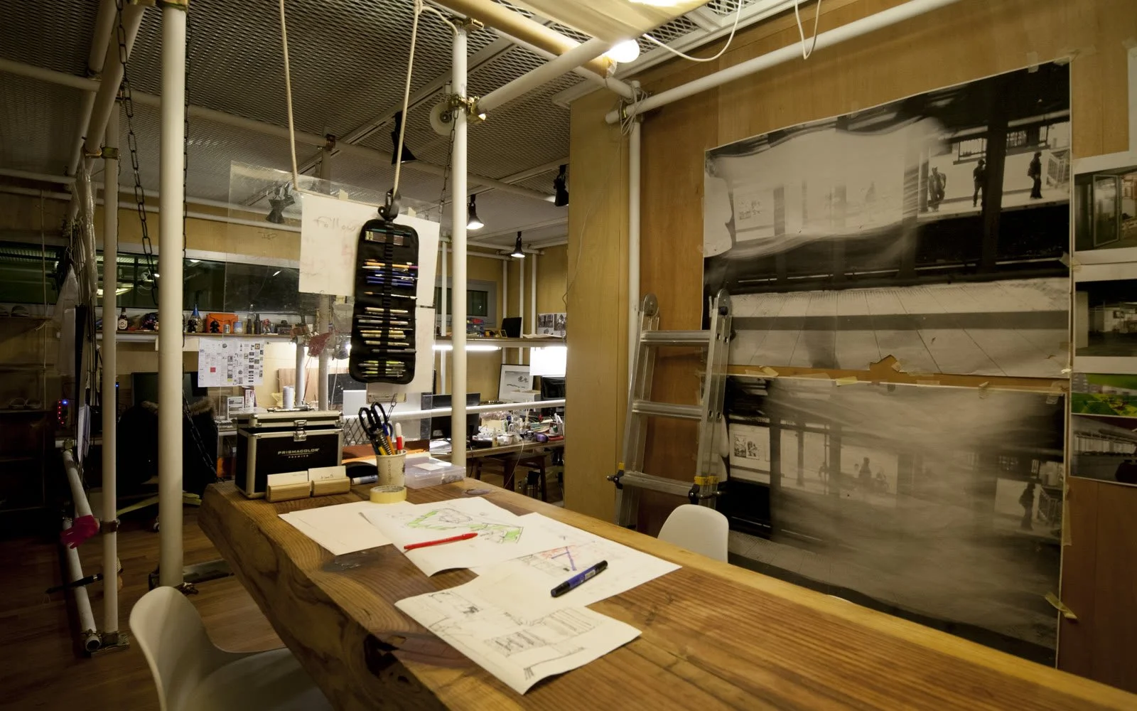 Meeting table under a pipe frame