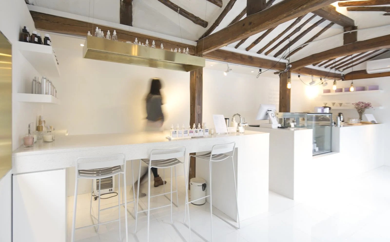Tea bar counter with stools