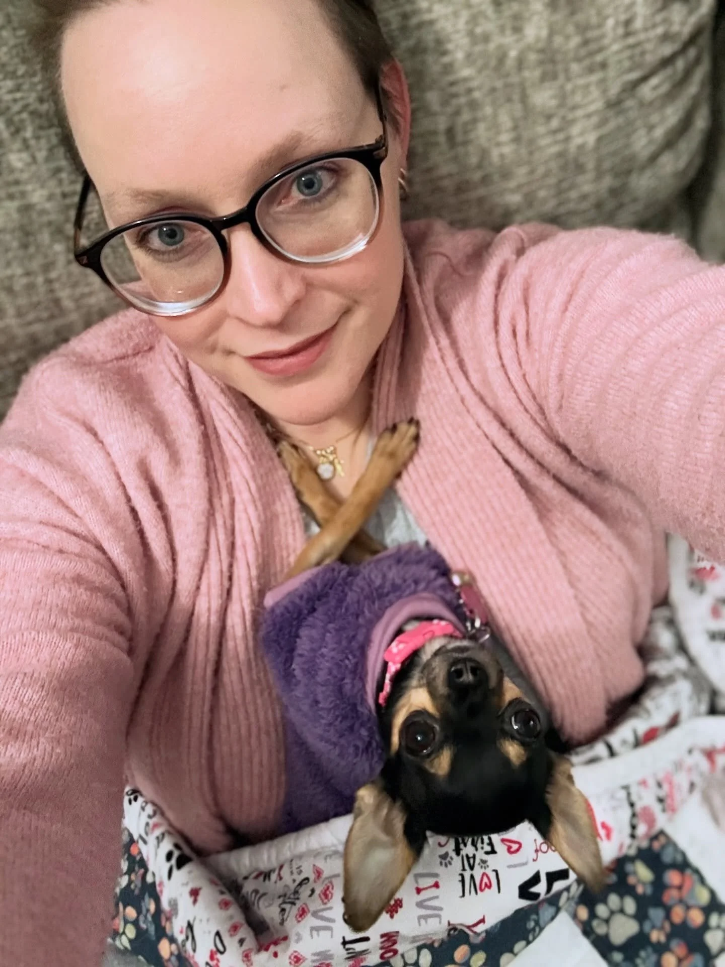 Ever have one of those days where you&rsquo;re anxious for no know reason?! That&rsquo;s me today. Anxiety is 15/10. Counting down the hours until I am off work. Luckily I am wfh today, so I can snuggle the doggies while I work.

#anxietyawareness #m