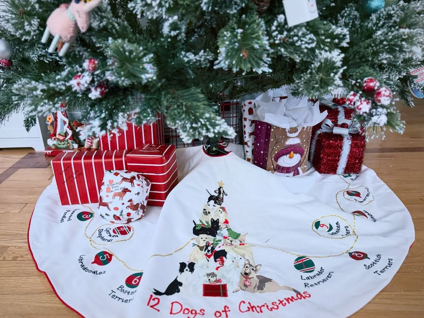 And we are done Christmas shopping. Everything is wrapped and under the tree. 🎄 Time to relax and enjoy the holiday season.

What Christmas movie should I watch first?! 🎅

#christmas #christmasgifts #christmastime #christmastree #christmasmovies