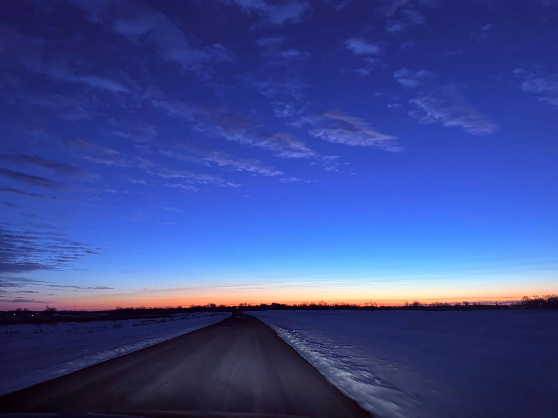 Good morning &amp; Happy Friday! 🌅

#sunrise #sunrisephotography #fridaymorning #fridayvibes #explorepage