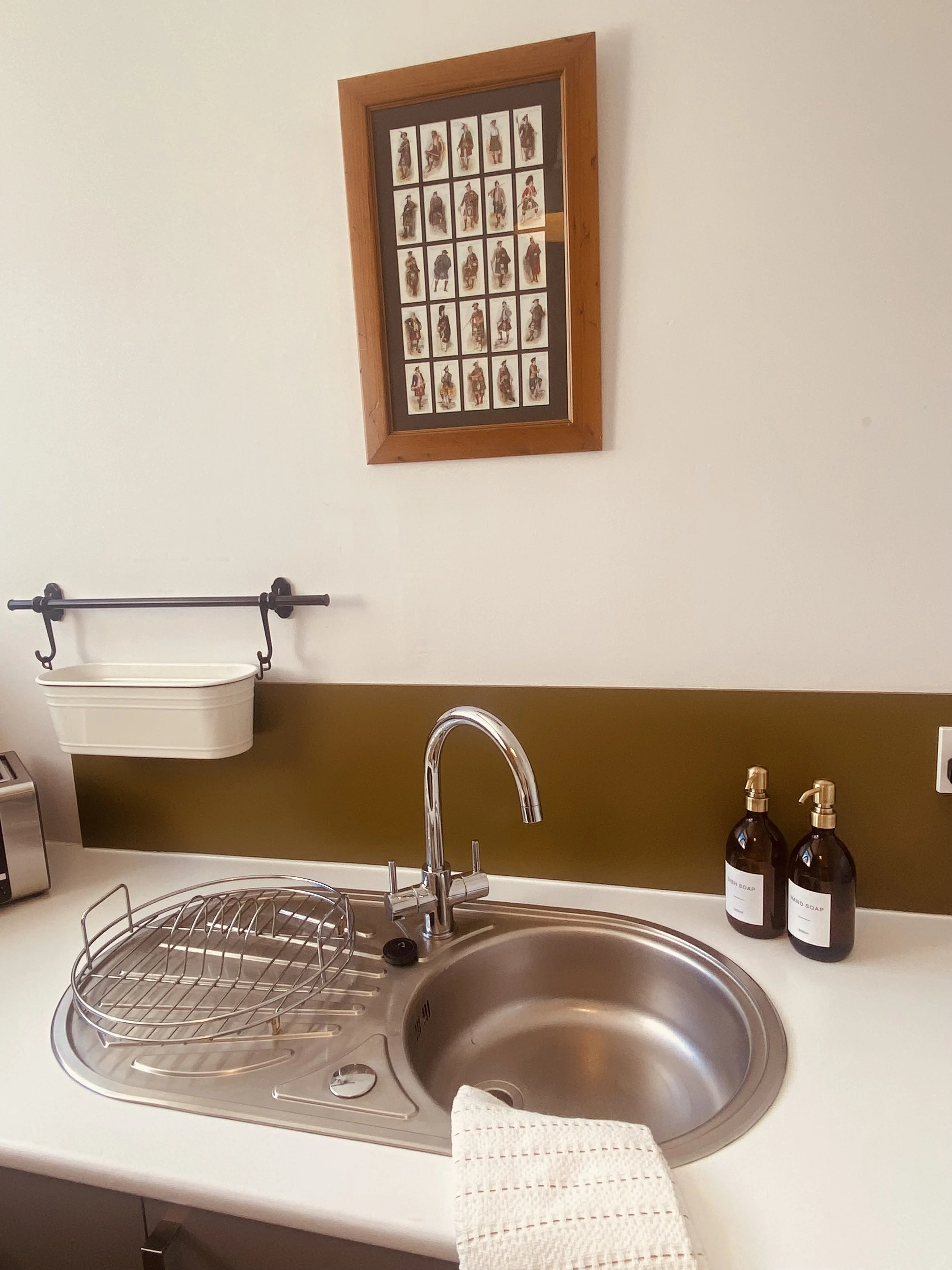 BOTHY KITCHEN CLOSE UP SINK.jpeg