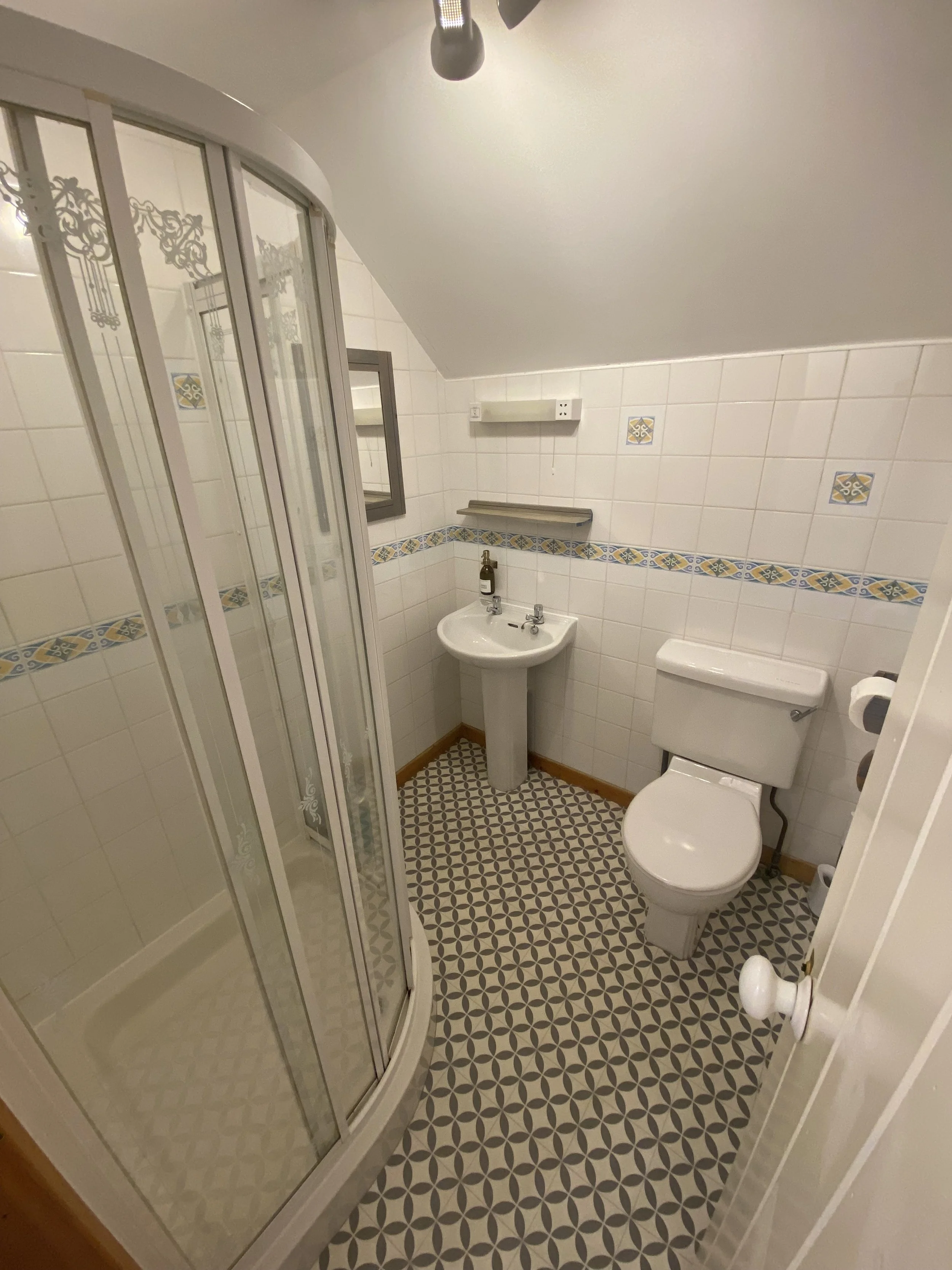 HAYLOFT BATHROOM.jpeg