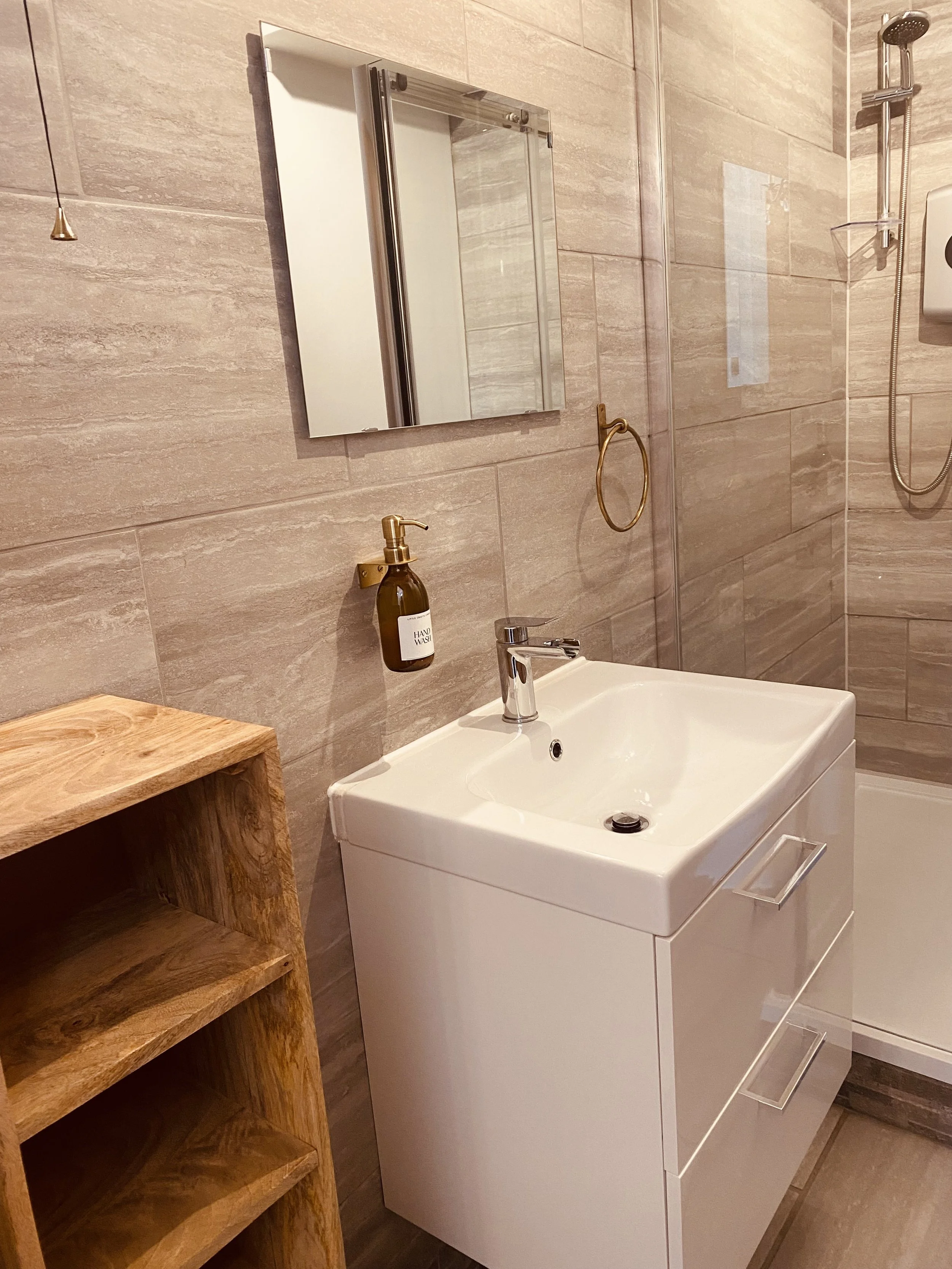 BOTHY BATHROOM 3.jpeg