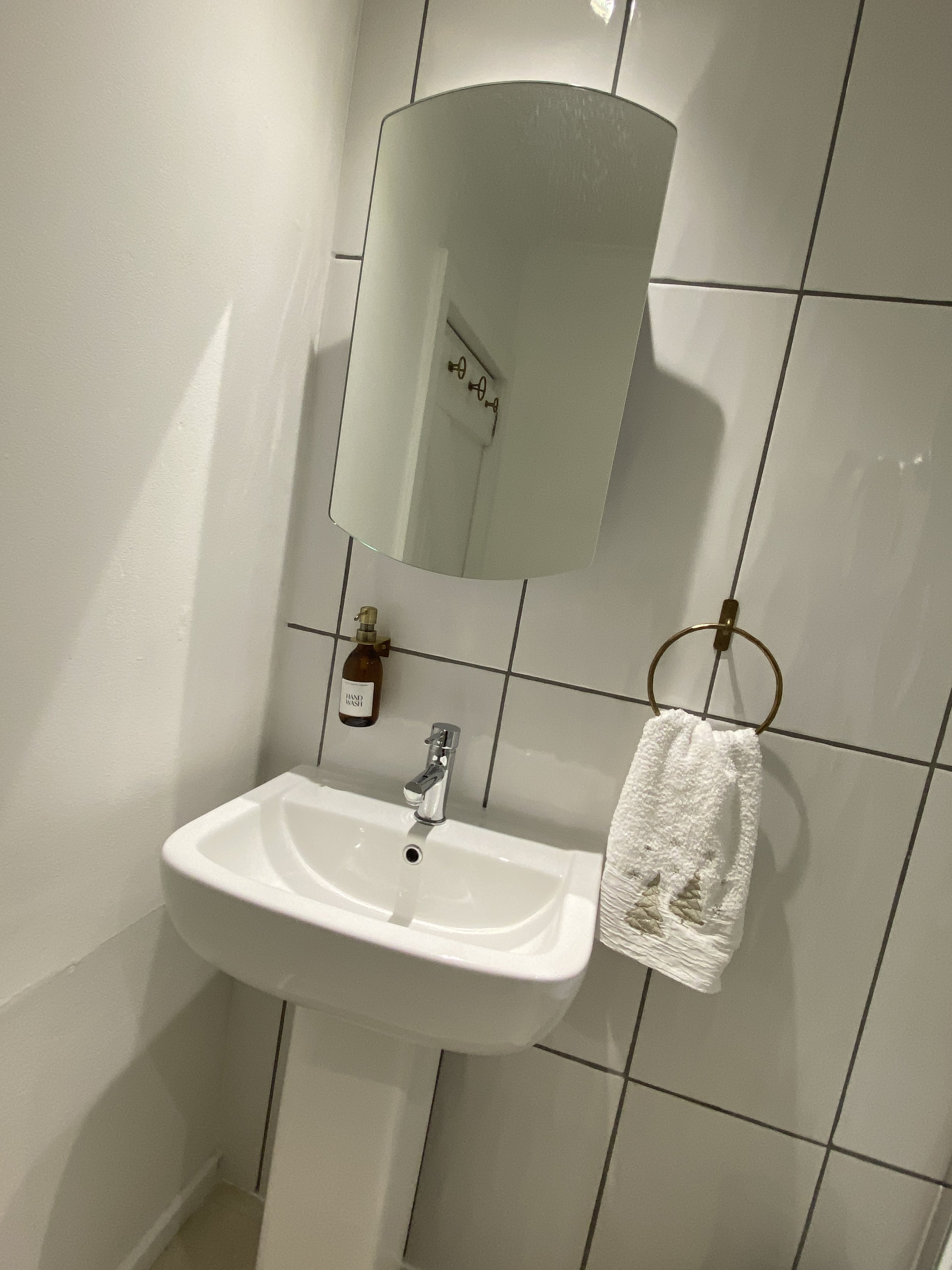 COACHMANS BATHROOM SINK.jpg