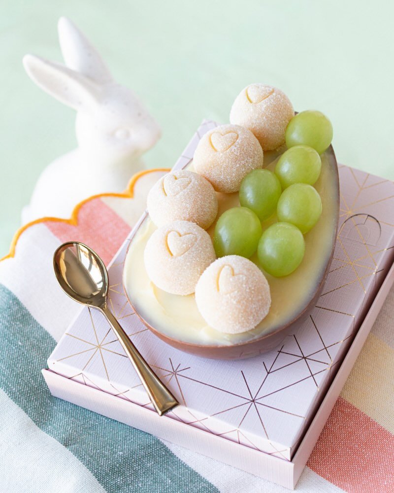 🌷Understanding nuance is where authentic branding lives.  Easter campaigns for Dulce Paradise can never be clich&eacute;.

Exceptional products ask for exceptional work. And it&rsquo;s my role to see where to take them.

Tulips, but suspended. A sof