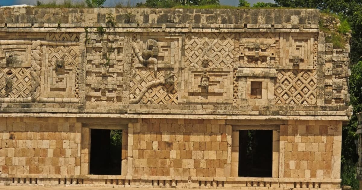 pucc estilo maya arquitectónico