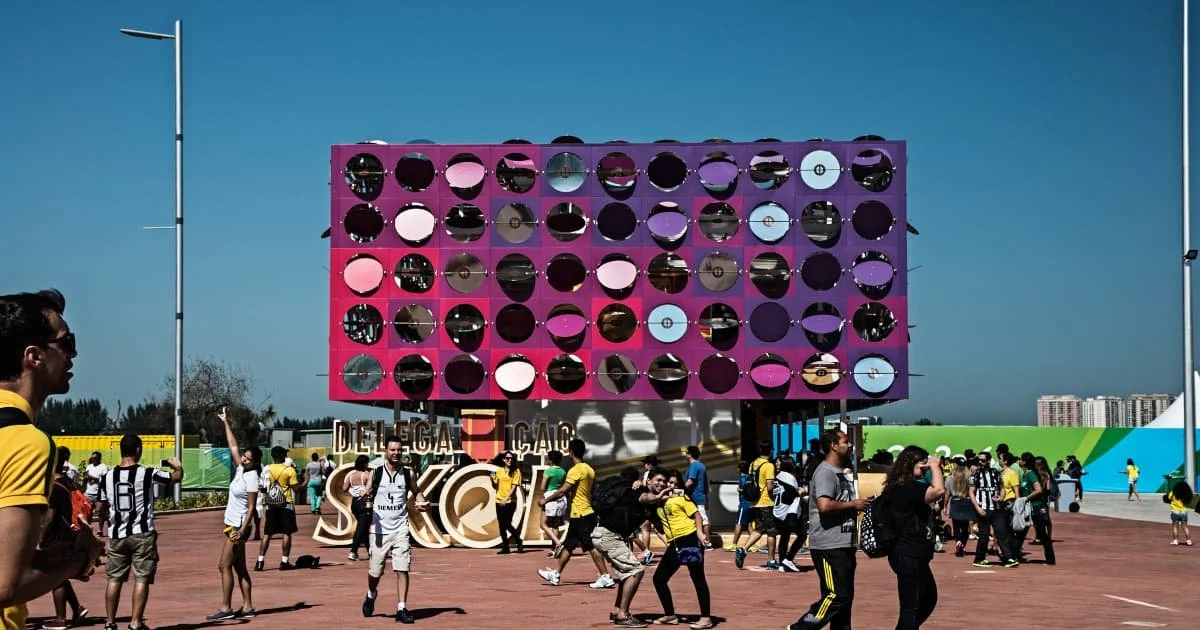 El Dancing Pavilion (Pabellón de Baile) fue una estructura interactiva y cinética diseñada por el Estudio Guto Requena para los Juegos Olímpicos de Río 2016