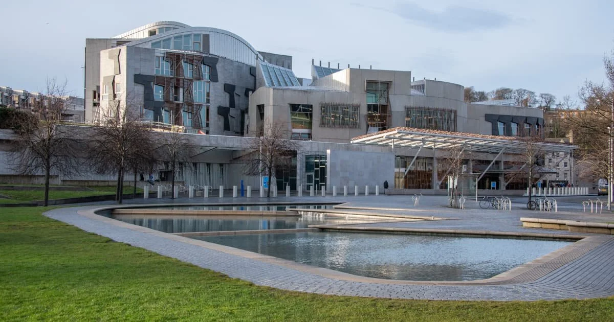 El edificio del Parlamento Escocés ​ es la sede del Parlamento de Escocia