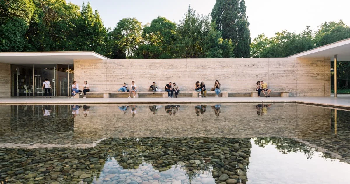 espejo de agua pabellón de barcelona