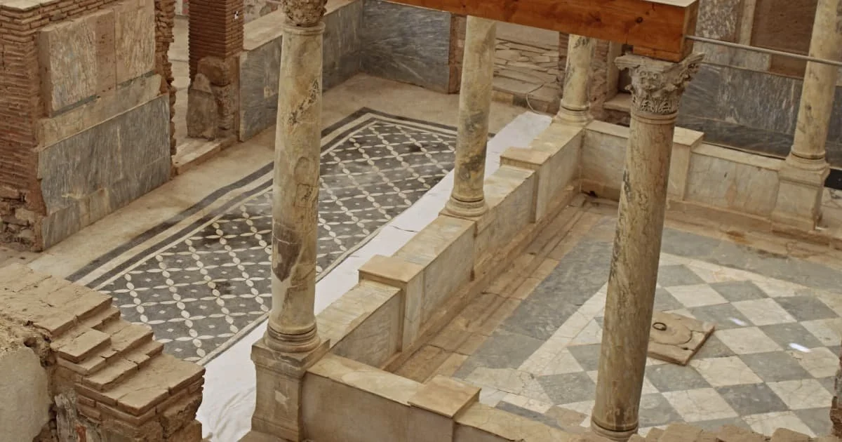 Detalle de mármol en arquitectura romana