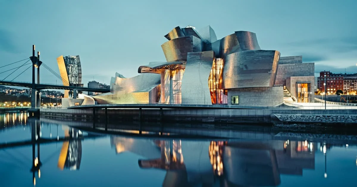 Guggenheim Bilbao exterior diseñado por Frank Gehry