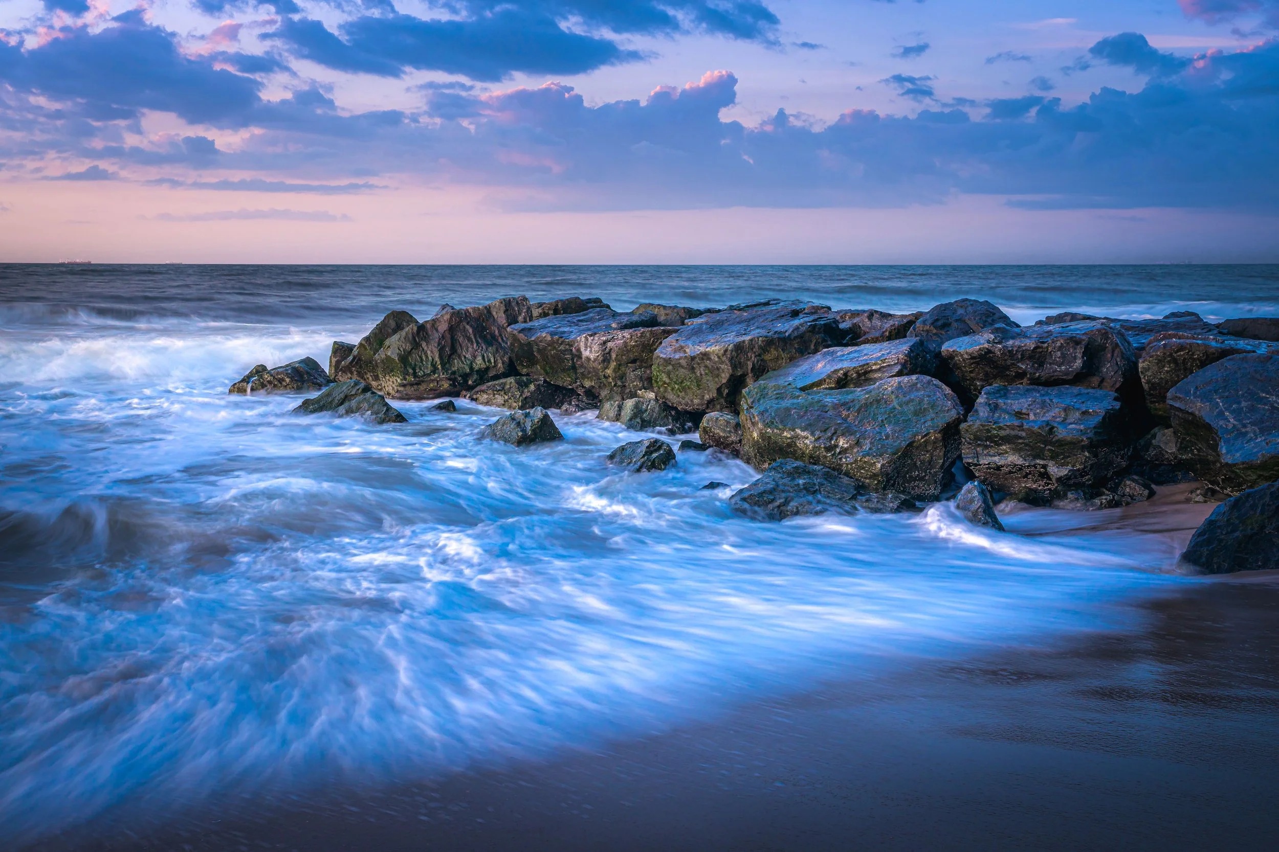 _Q8A4966-EditSurf Breaking on a jetty at sunrise, Long Beach, NY.jpg