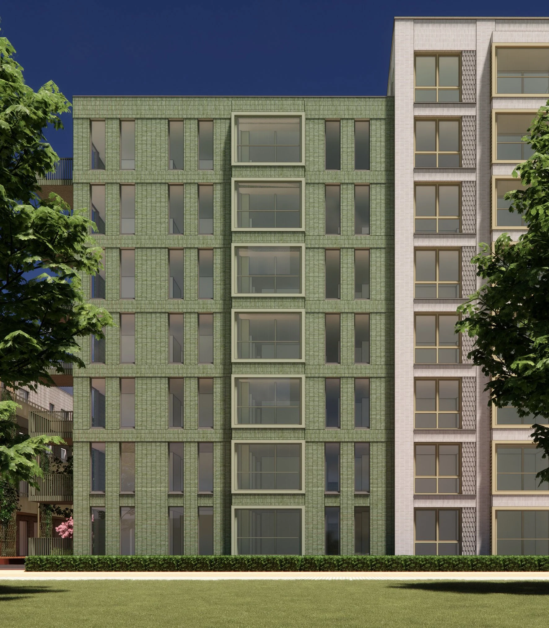 Moderne groene en witte appartementengebouw met grote ramen, omgeven door groene bomen en een grasveld voor