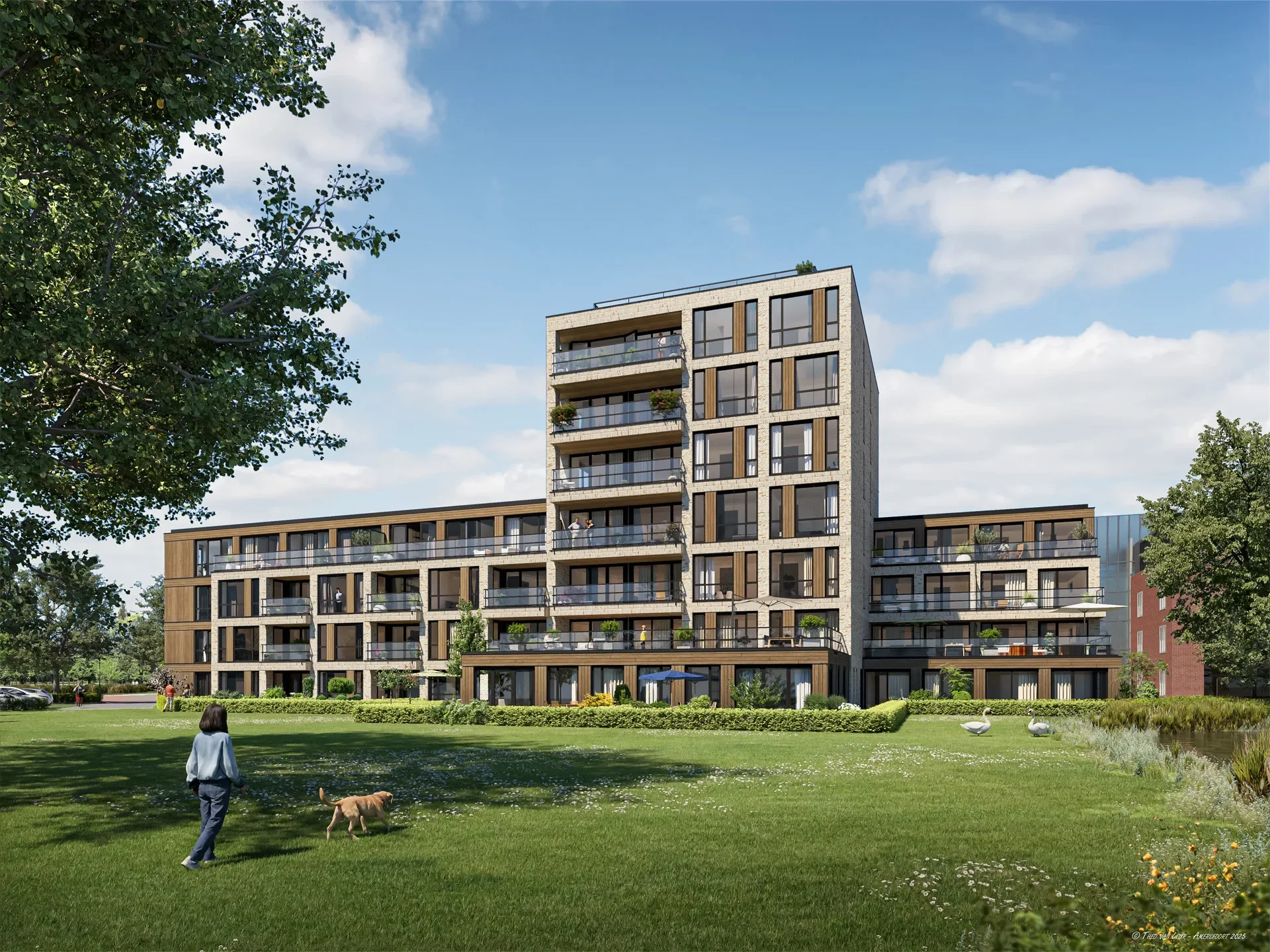 Een modern appartementencomplex met meerdere verdiepingen, omgeven door een groene tuin met mensen die wandelen en dieren die loslopen, onder een blauwe lucht met wat wolken.