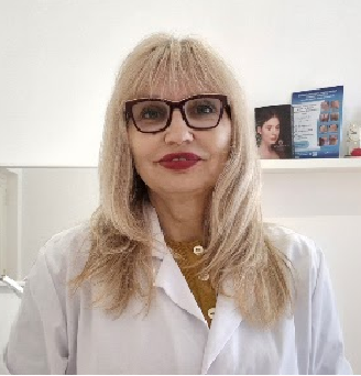 Dott.ssa Svitlana Kovalenko, medico estetico e tricologa, nel suo studio a Roma