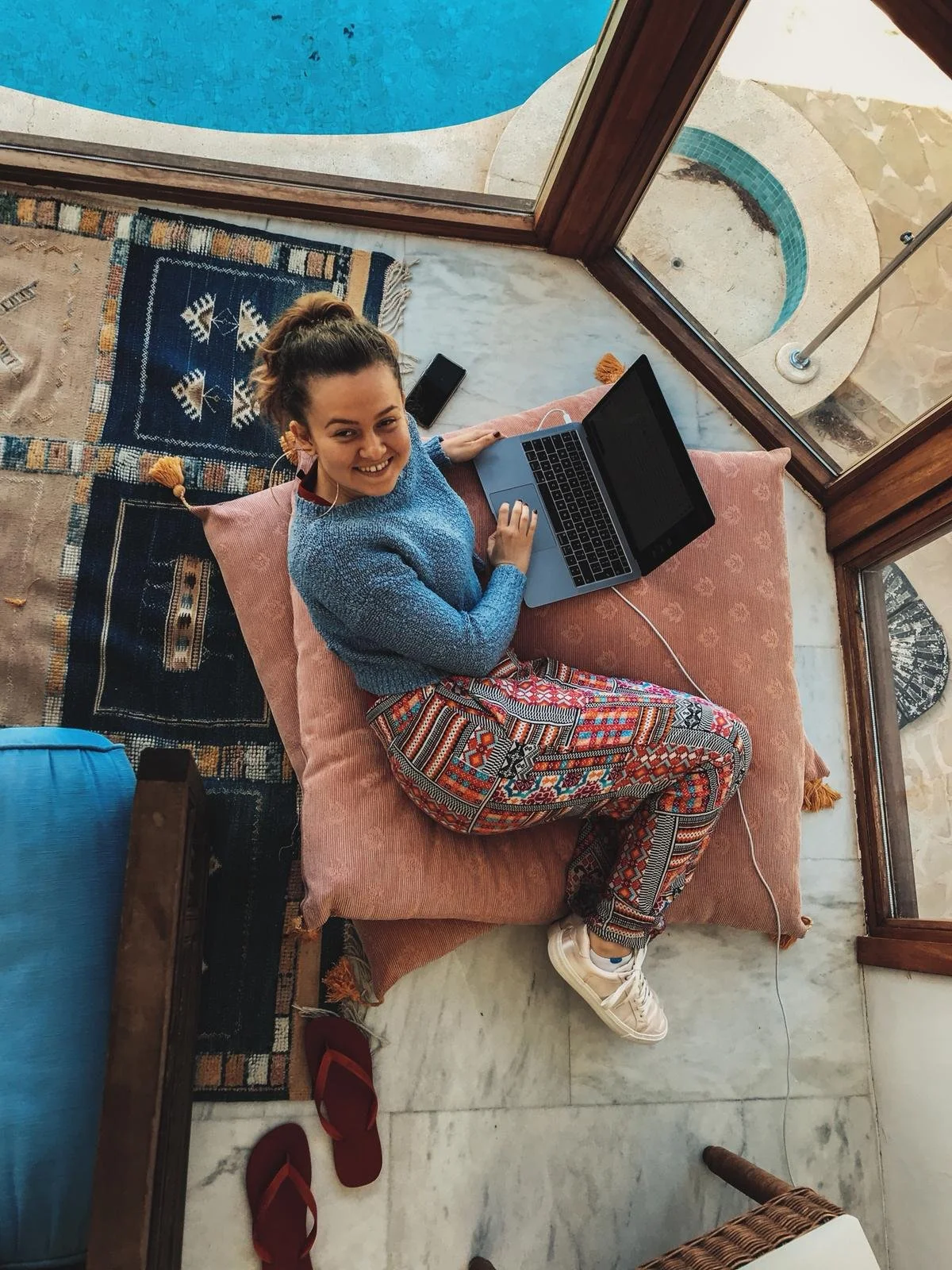 Laura Petrescu, life coach, coaching a startup executive online