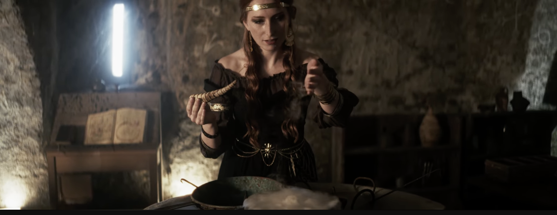 Nešťastná láska mladé čarodějky v alchymistické dílně